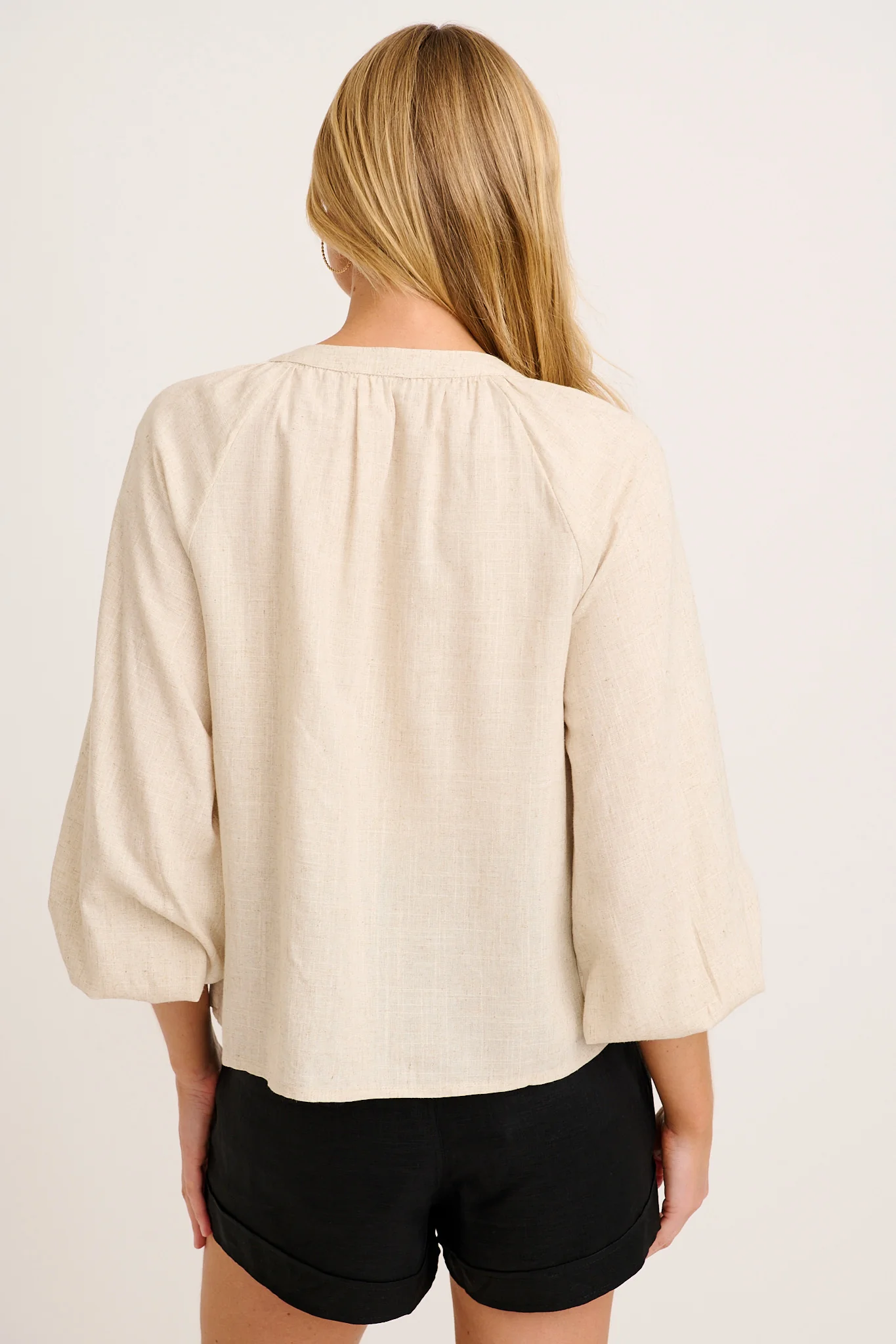 Island Whisperer Top in Oatmeal Linen Blend - Image 3