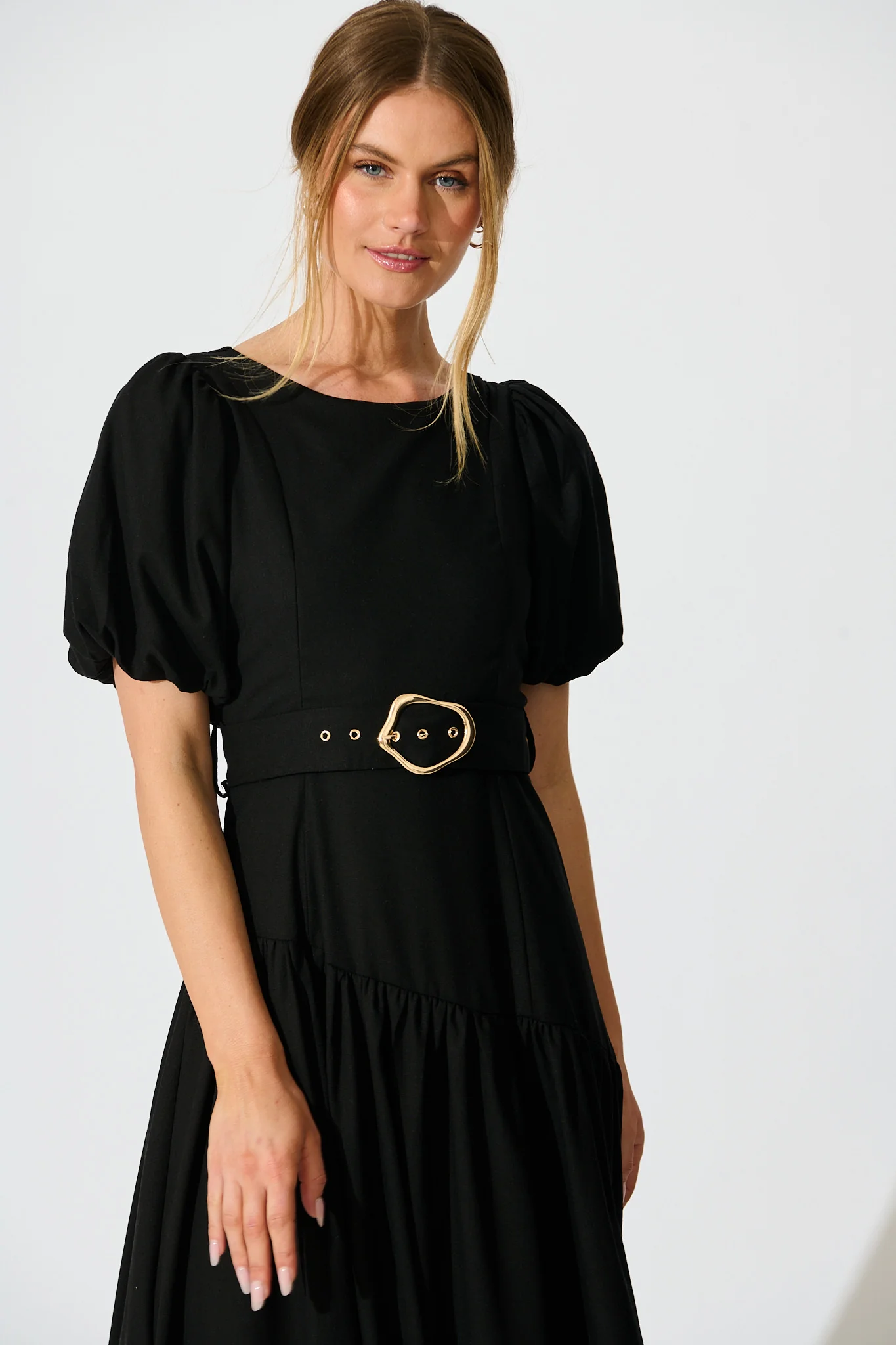 Isleen Maxi Dress in Black Linen Blend - Image 2