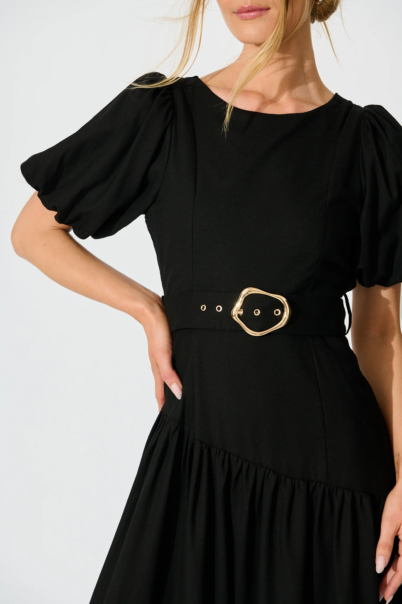 Isleen Maxi Dress in Black Linen Blend - Image 5