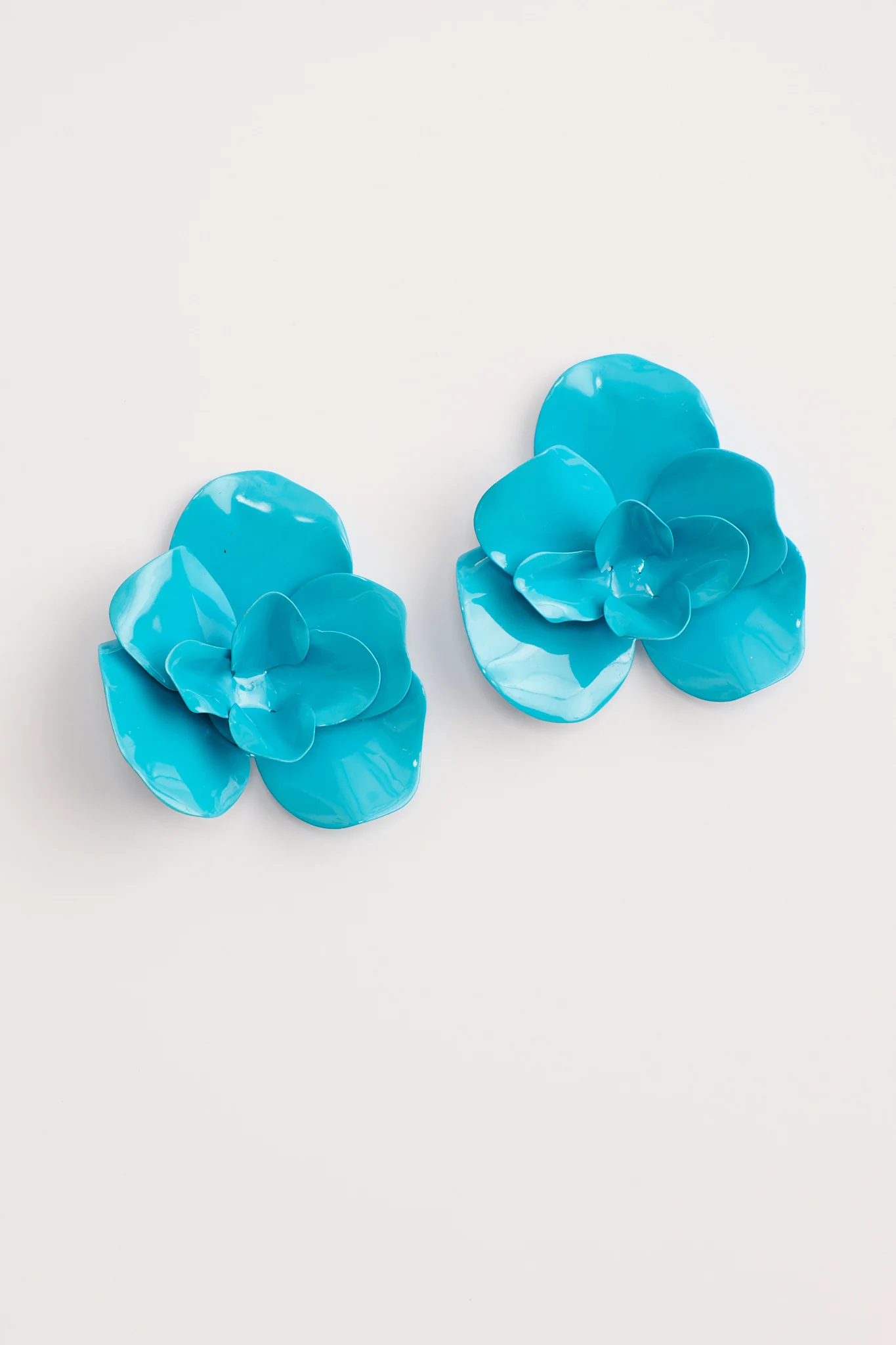 Ivy Floral Stud Earrings in Blue Resin