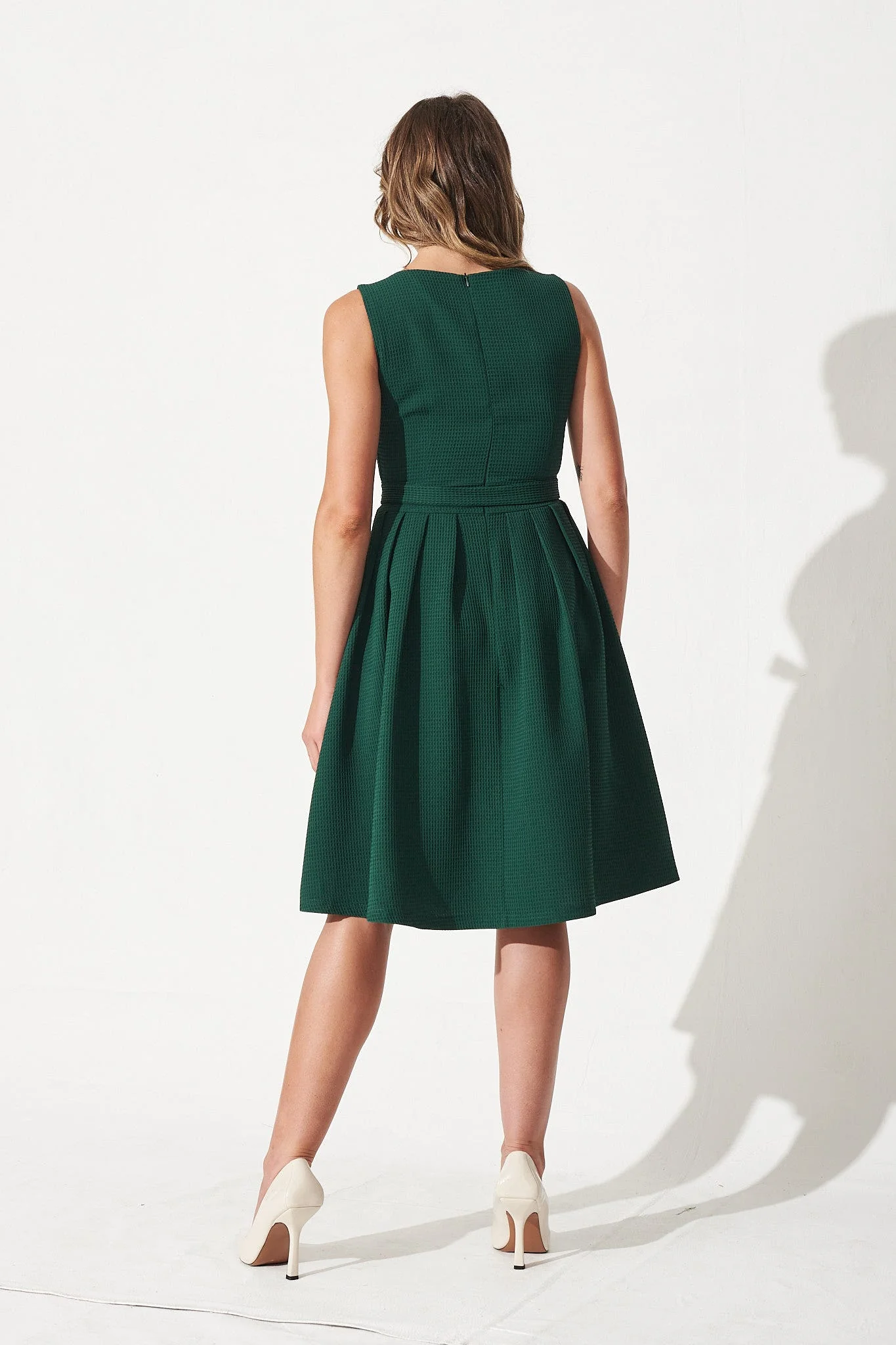 Jardin Dress In Textured Emerald Green - Image 6