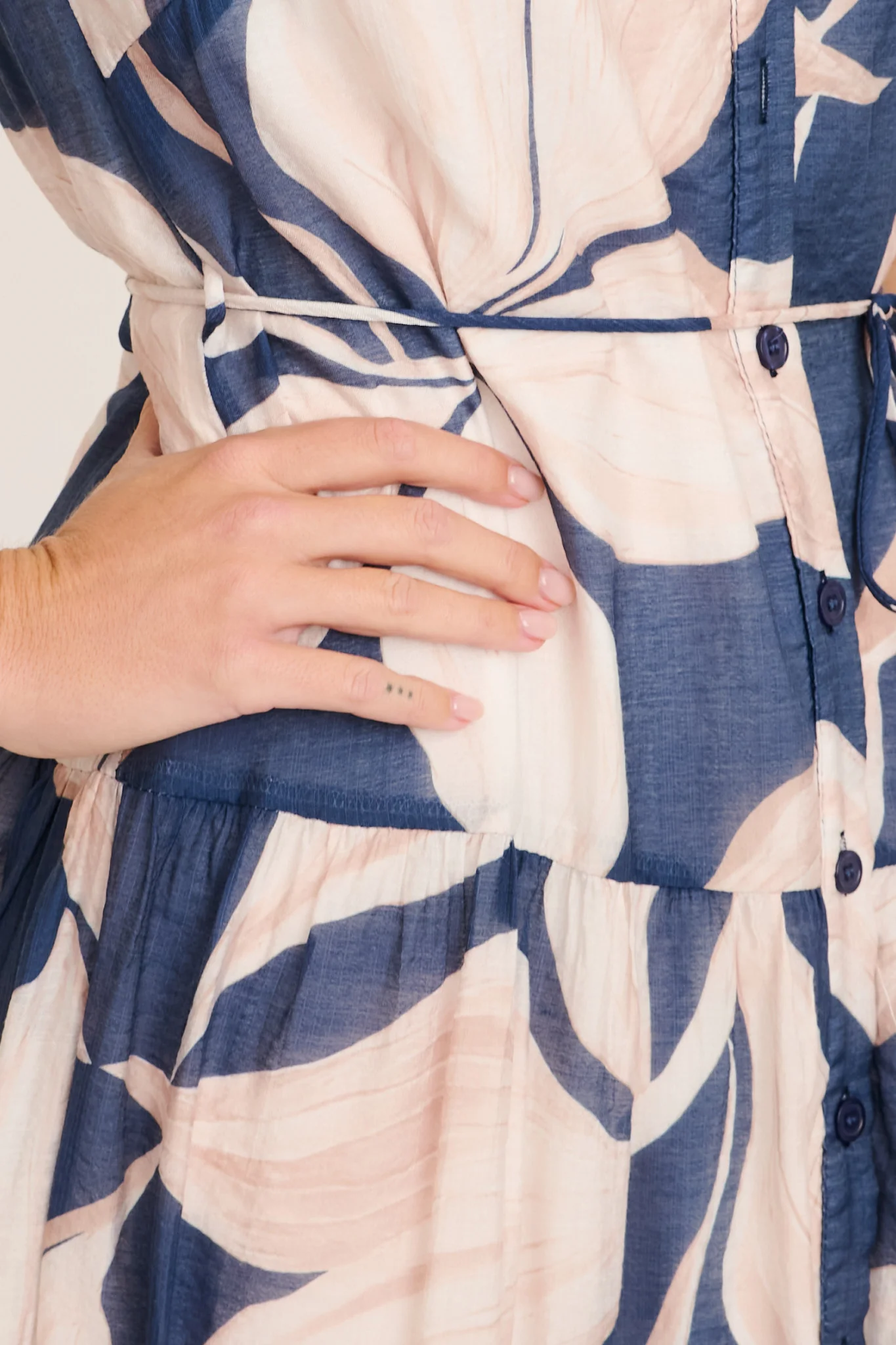Javi Midi Dress in Navy with Beige Floral - Image 5