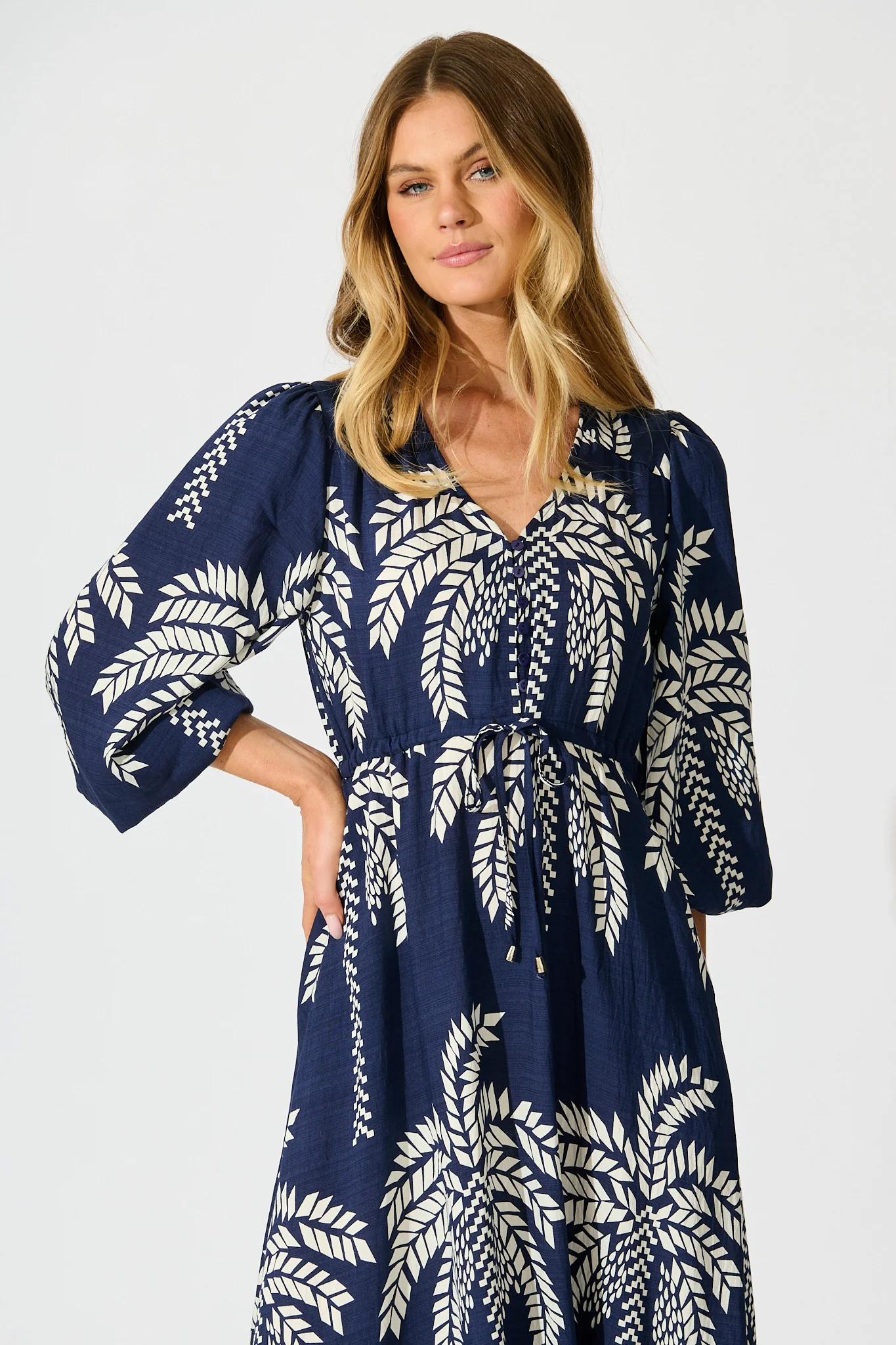 Jazelle Maxi Dress In Navy Palm Print Linen Blend - Image 2