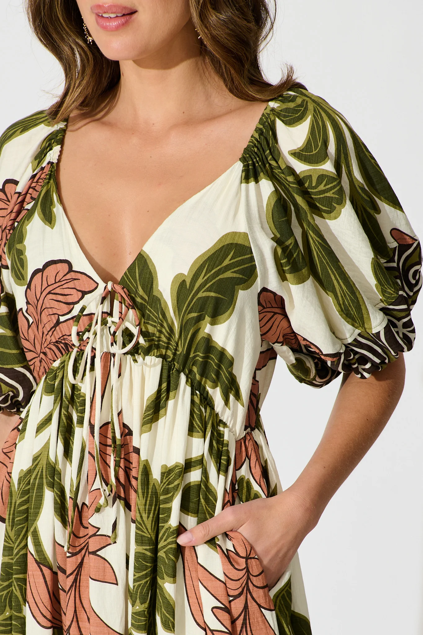 Juna Maxi Dress in Green with Brown Leaf Print - Image 7