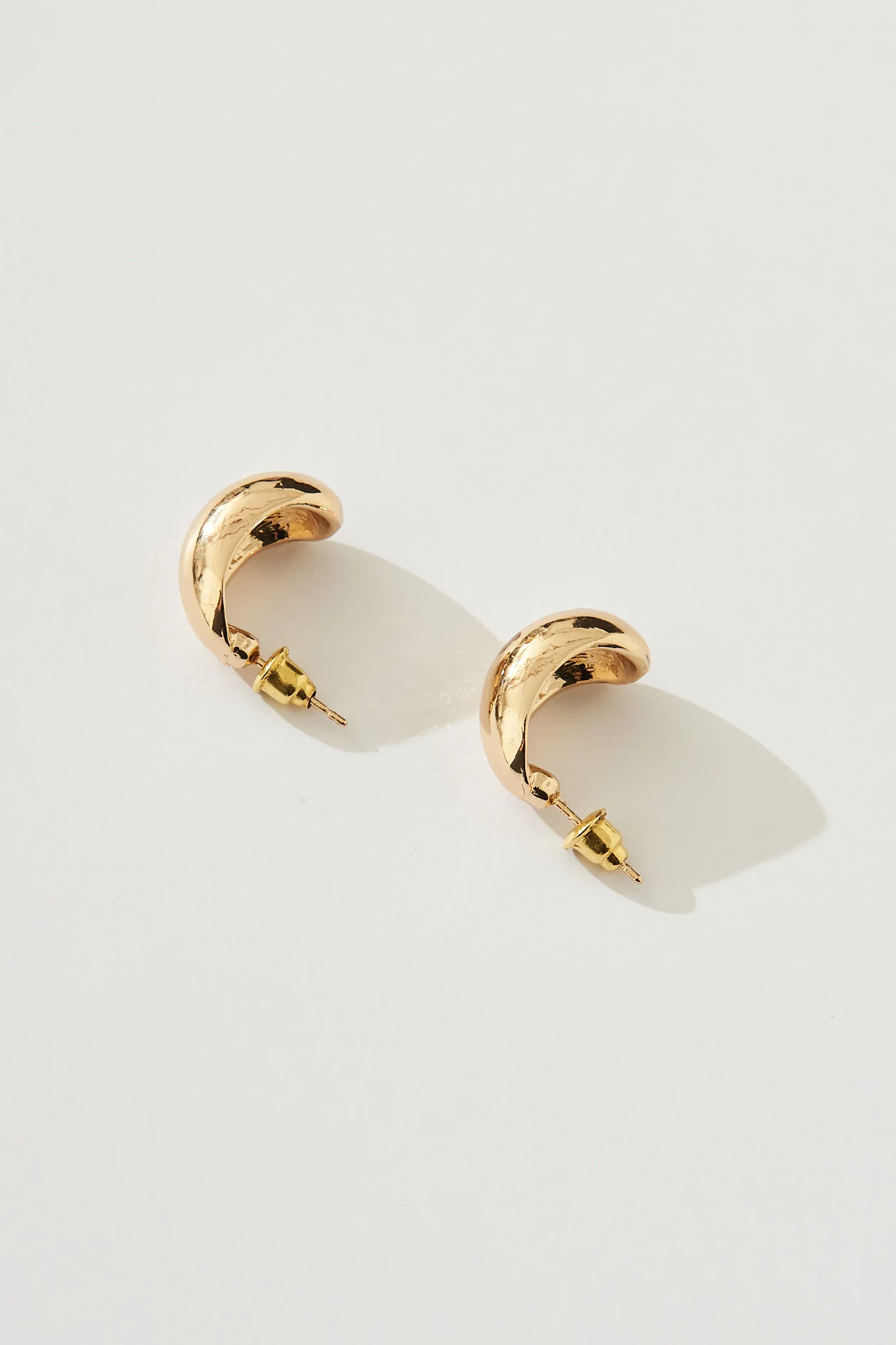 Kafka Hoop Earrings In Gold