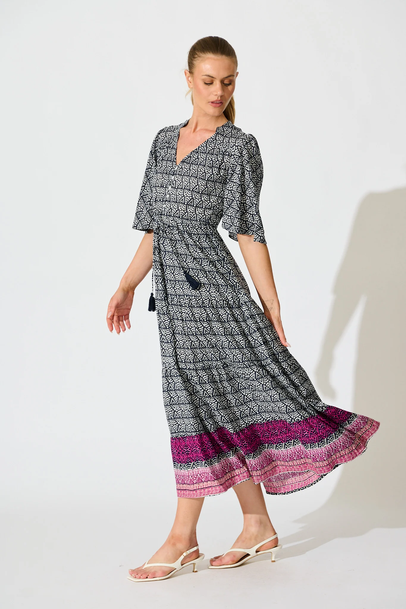 Kastor Maxi Dress in Navy Multi Print - Image 3