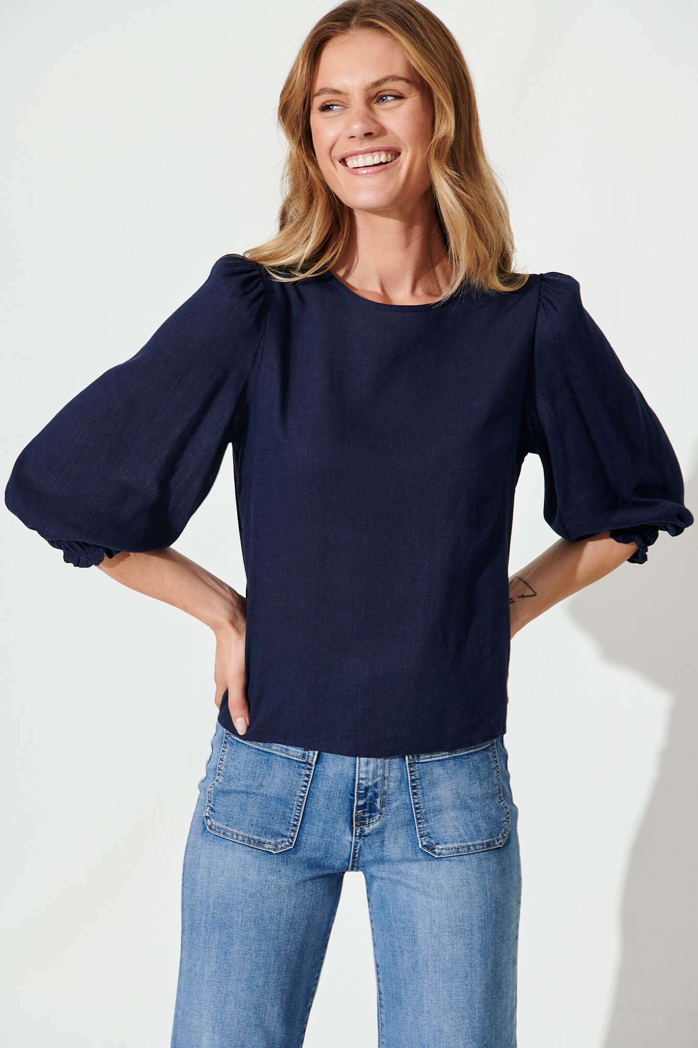 Lanie Top In Navy Cotton Linen - Image 4