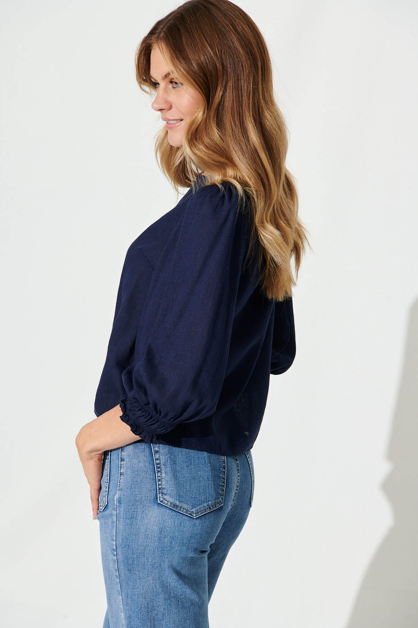 Lanie Top In Navy Cotton Linen - Image 5