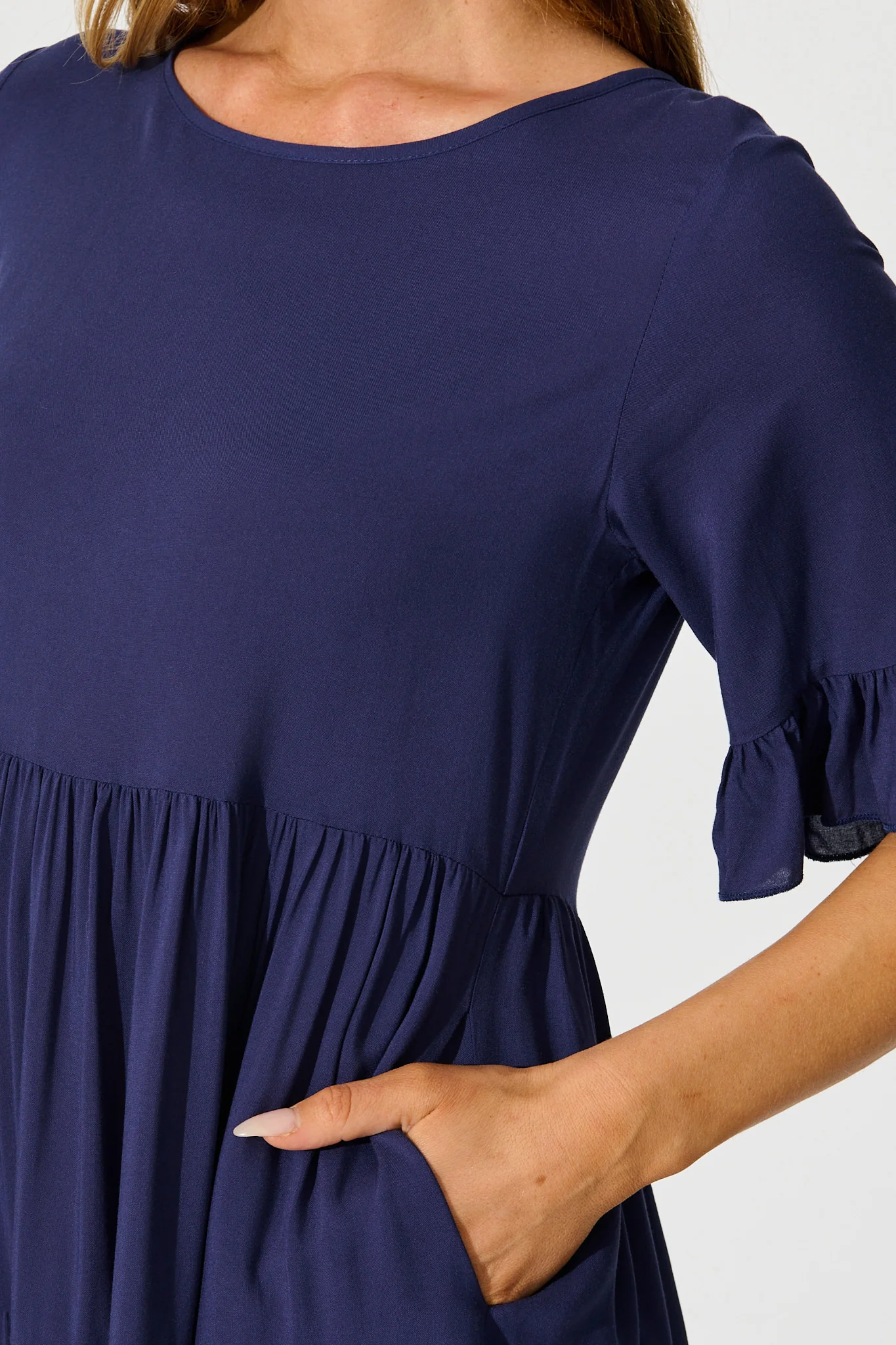 Layana Midi Dress in Navy - Image 5