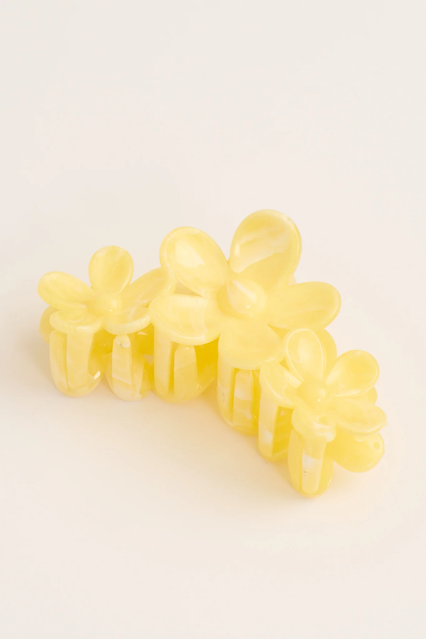 Leigh Hair Claw in Butter Yellow