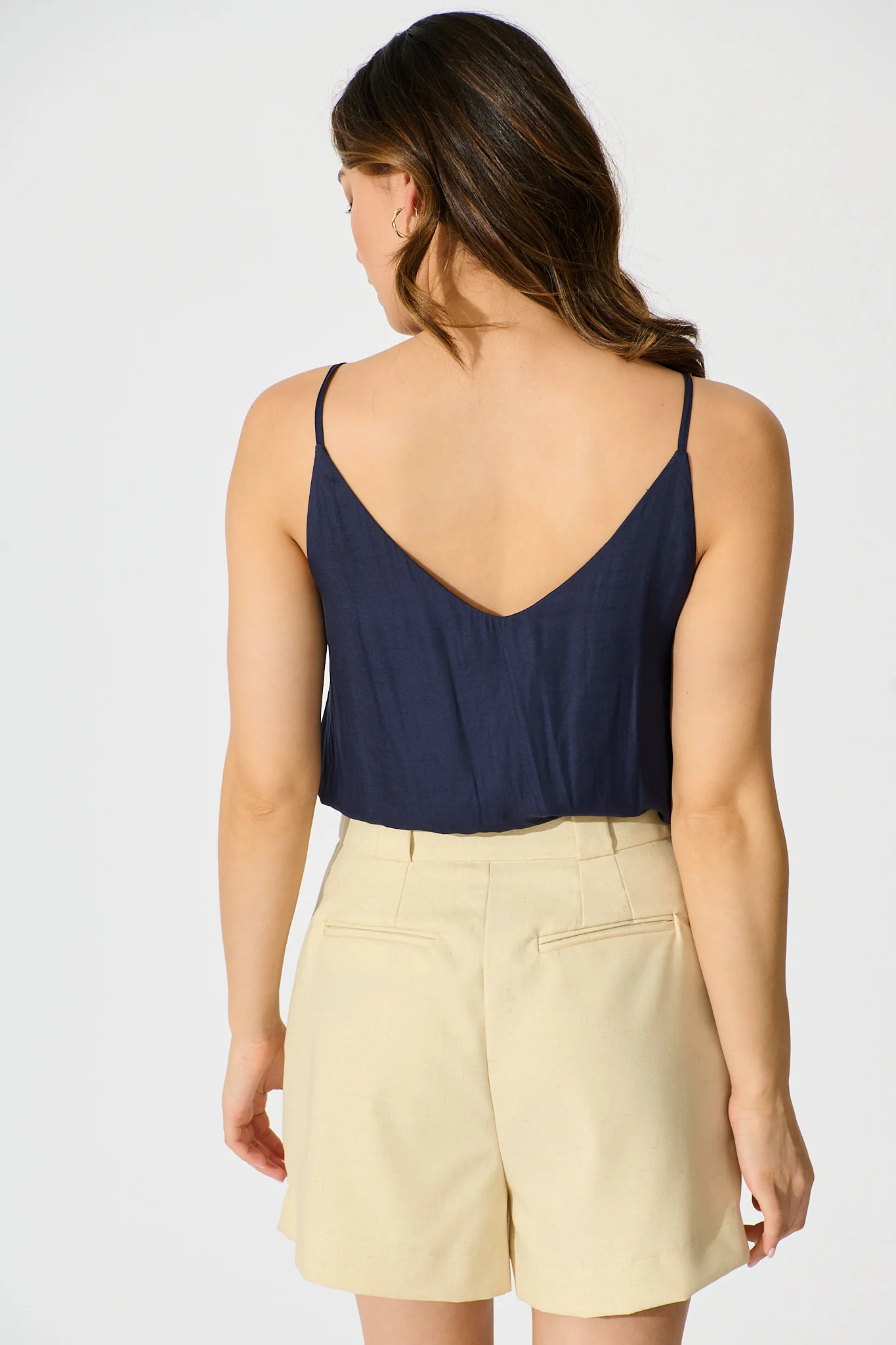 Leonora Short in Beige Linen Blend - Image 3