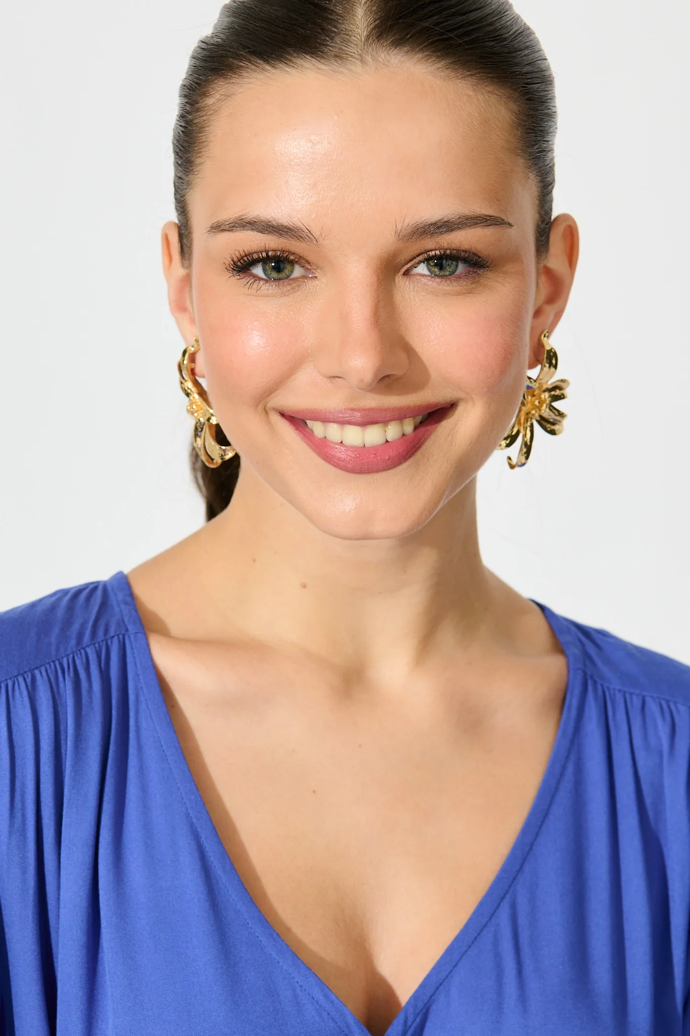 Lianne Lily Stud Earrings in Gold - Image 4