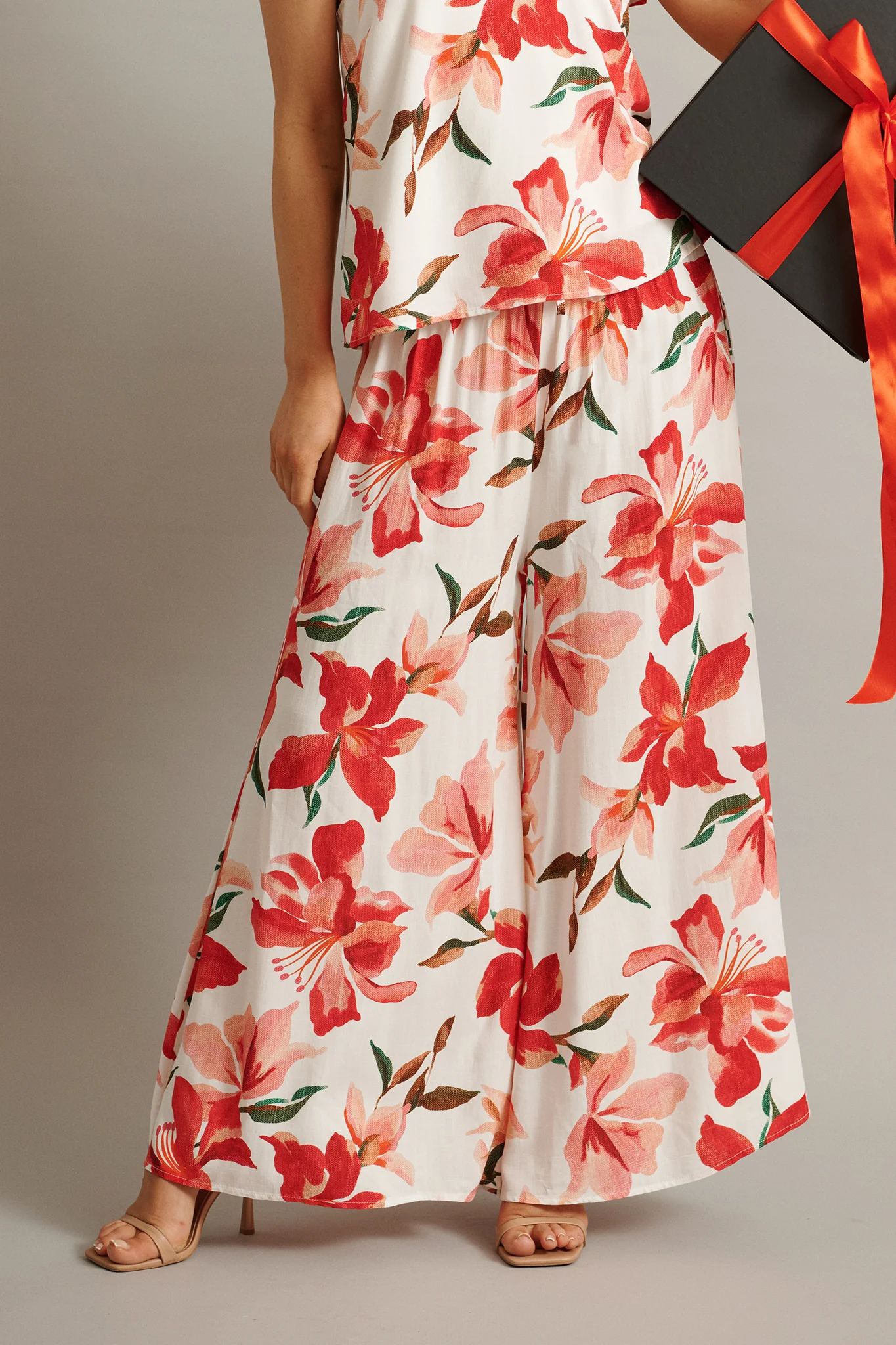 Lilibet Pant in White and Red Floral