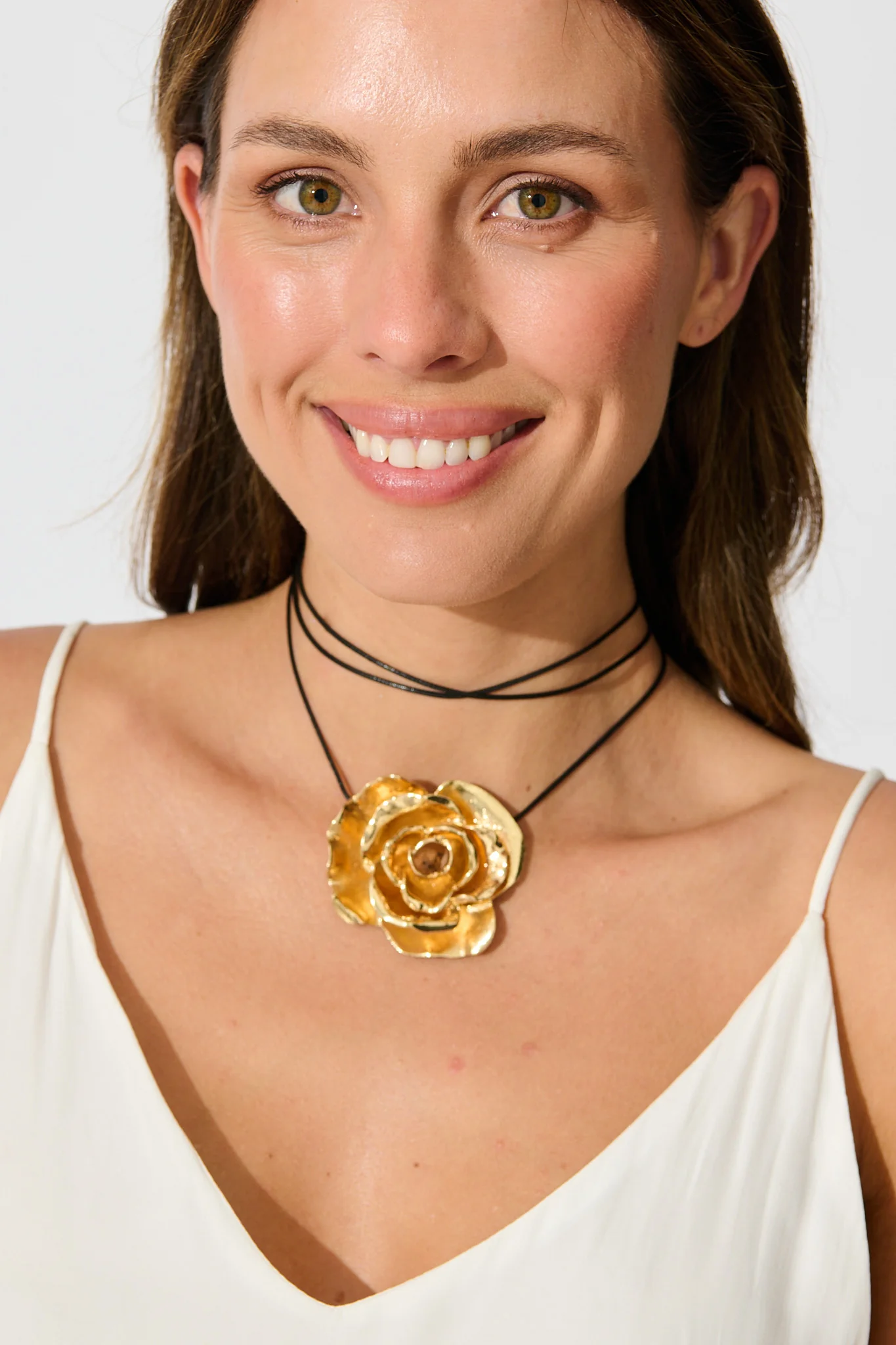 Lilou Rose Choker in Gold - Image 6
