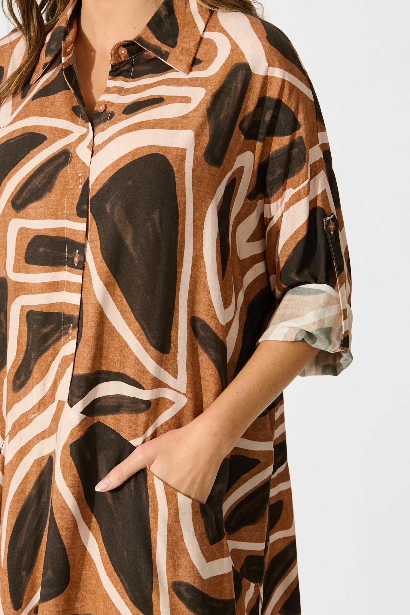 London Midi Smock Dress in Neutral Geometric Print - Image 6