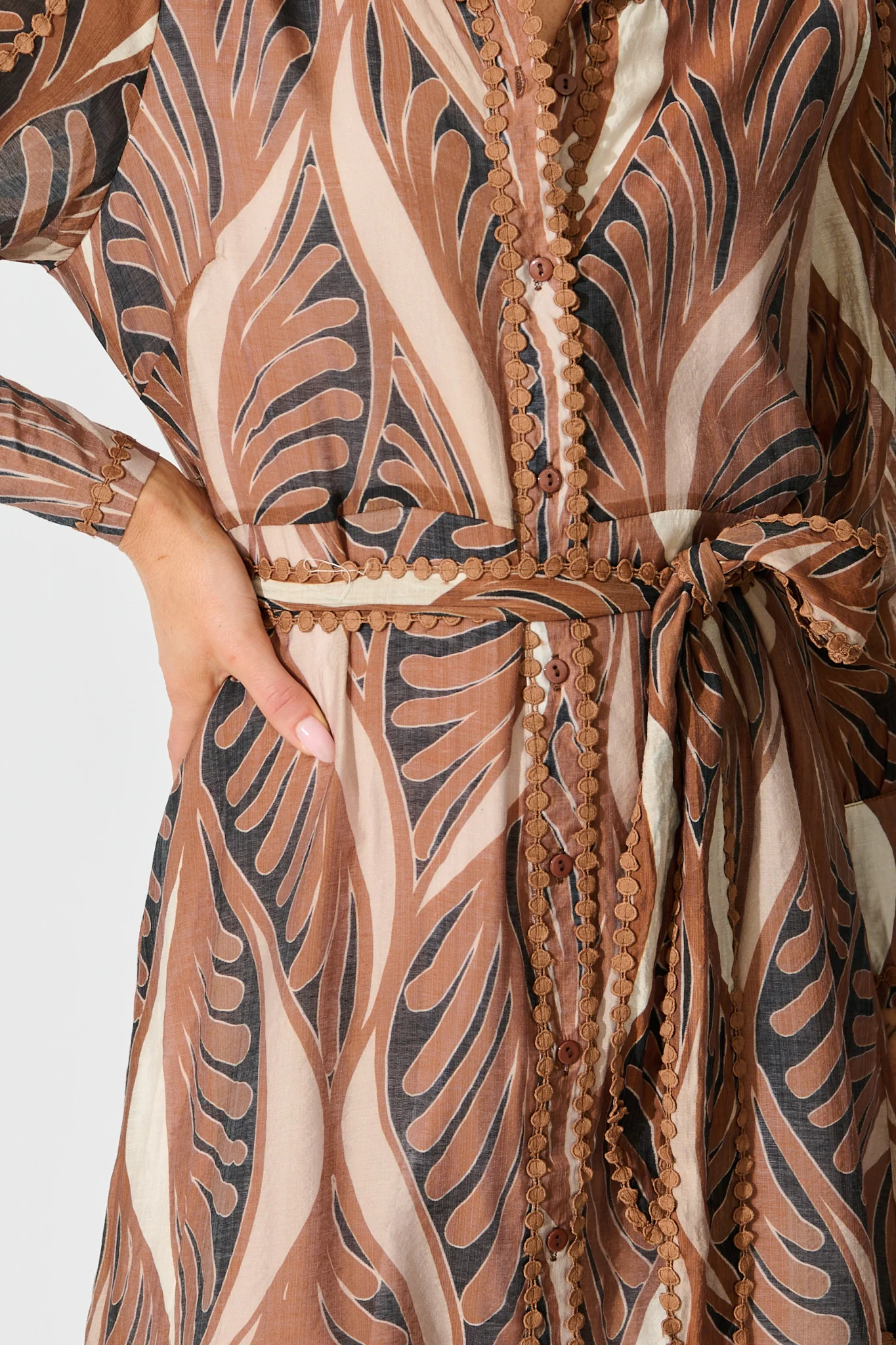 Malhia Shirt Dress in Brown with Tan Cotton Blend - Image 5