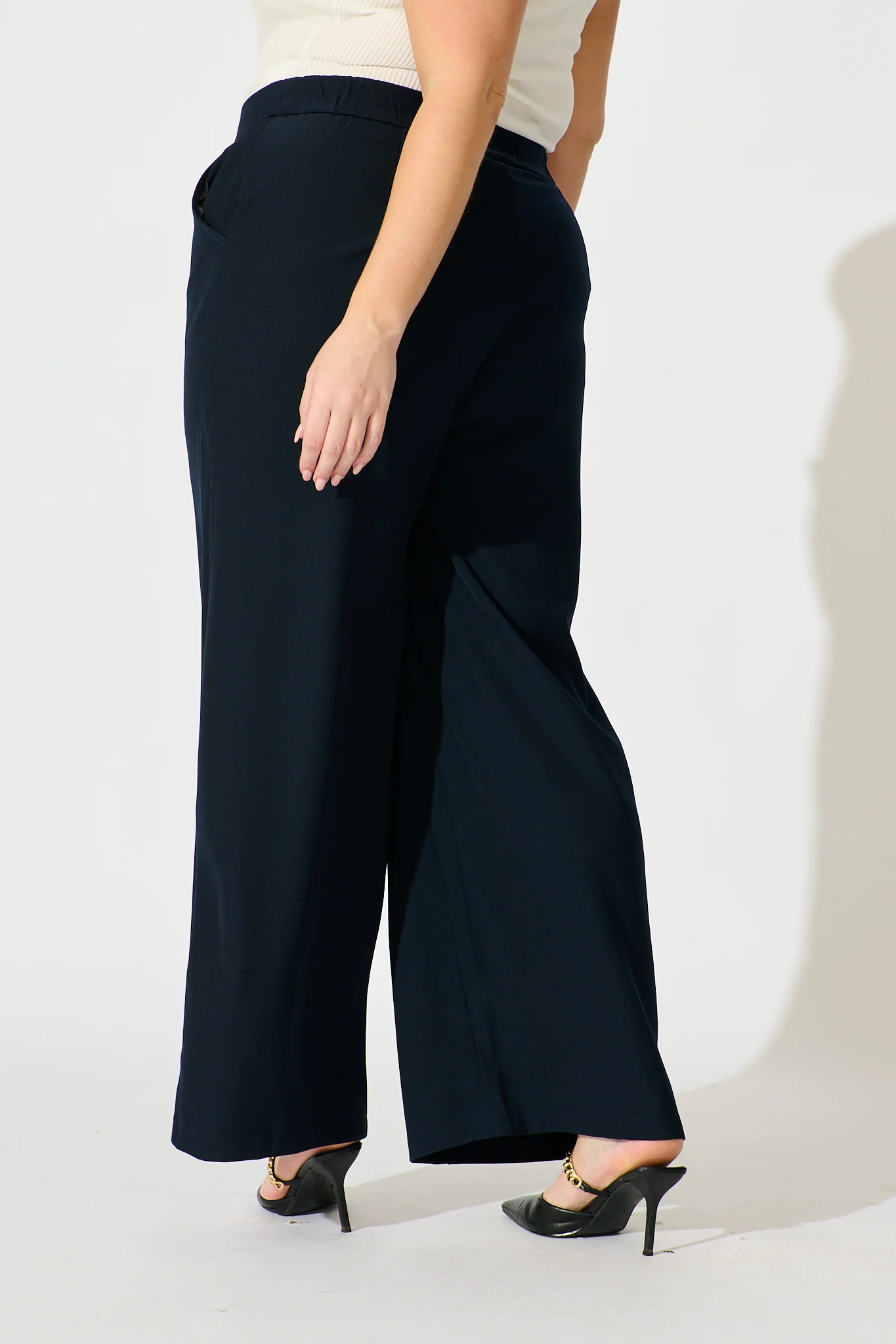 Mantra Pant In Navy - Image 8