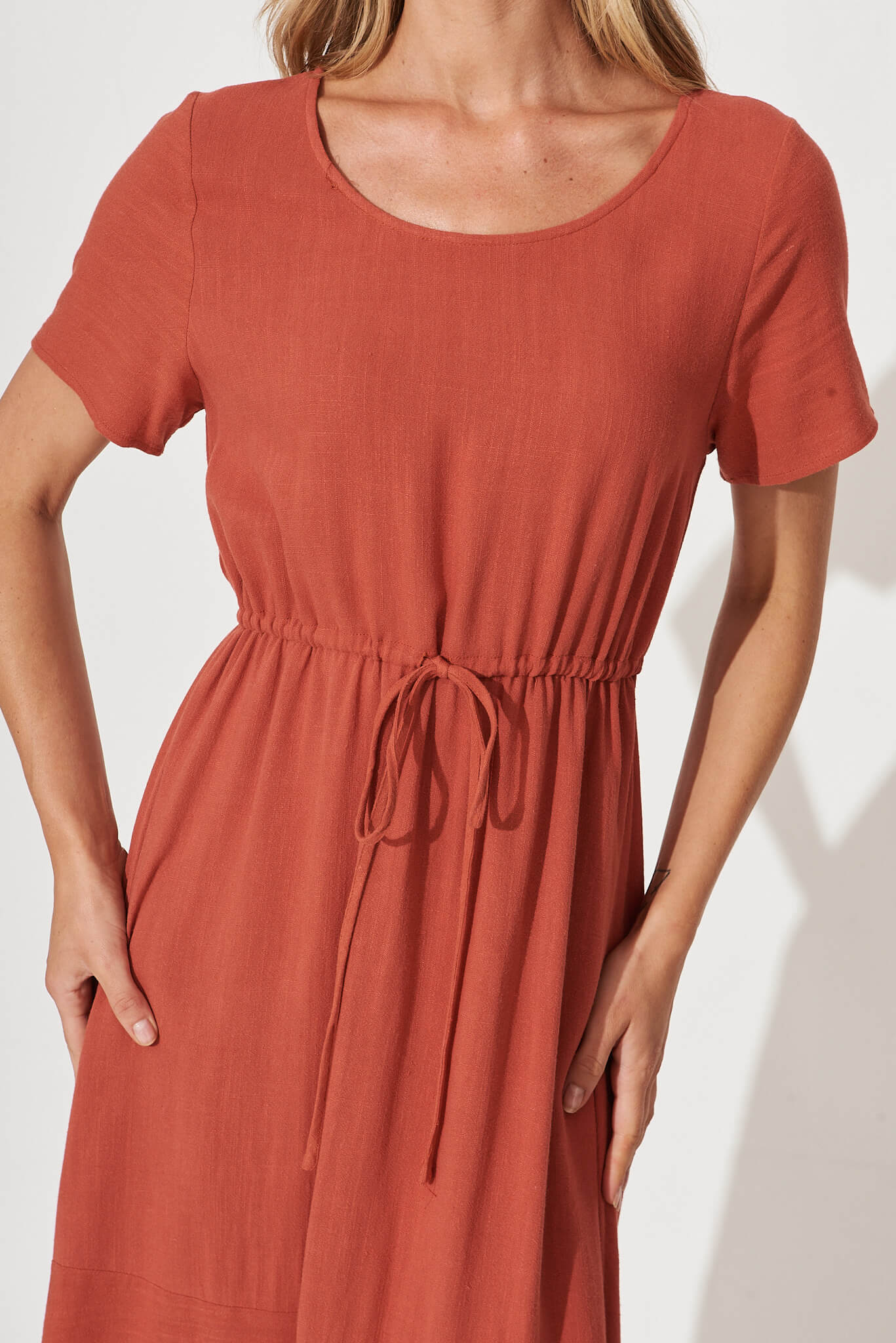 Mary Midi Dress In Rust Linen Blend - Image 5
