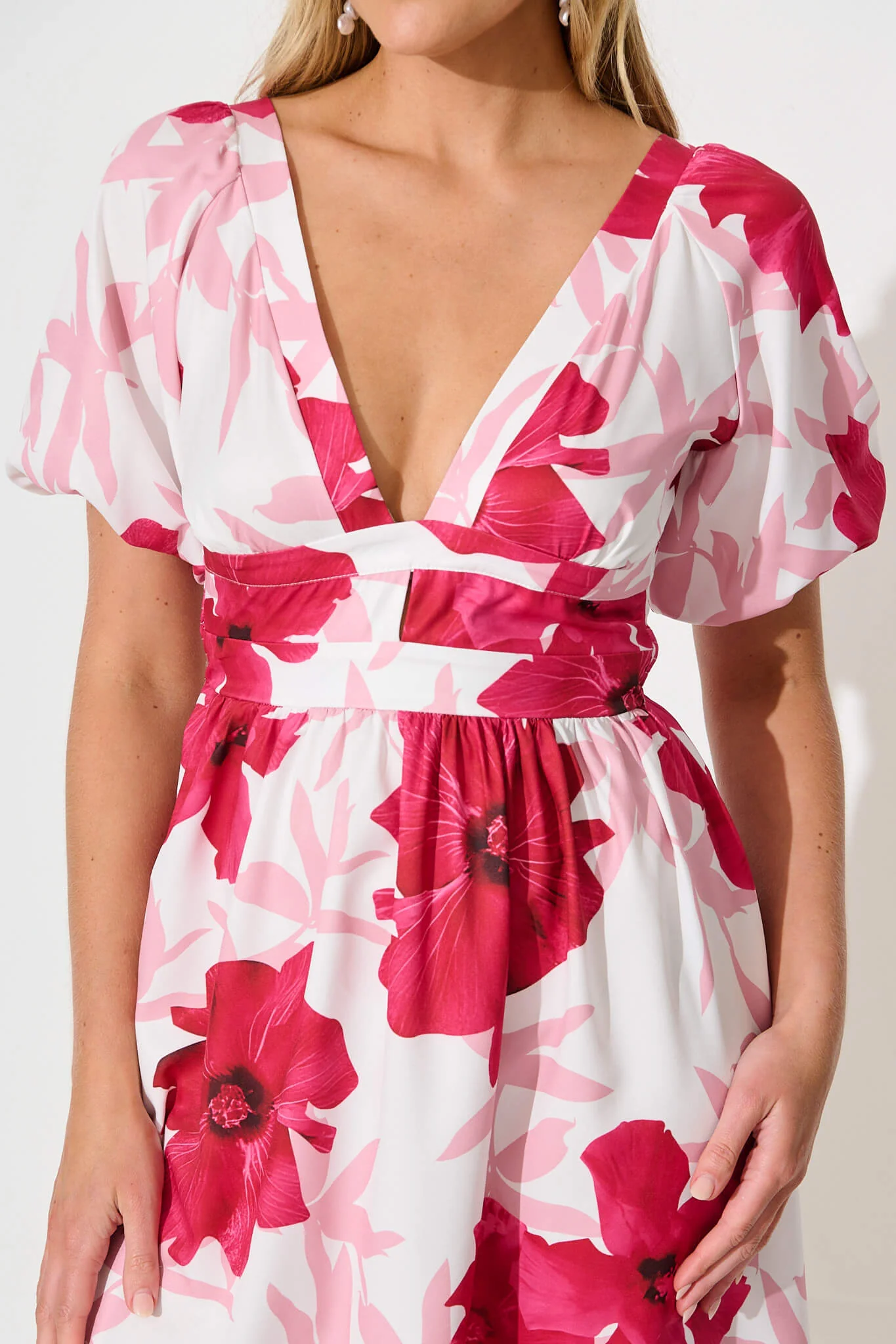 Meli Dress in White With Pink Flower Print - Image 9
