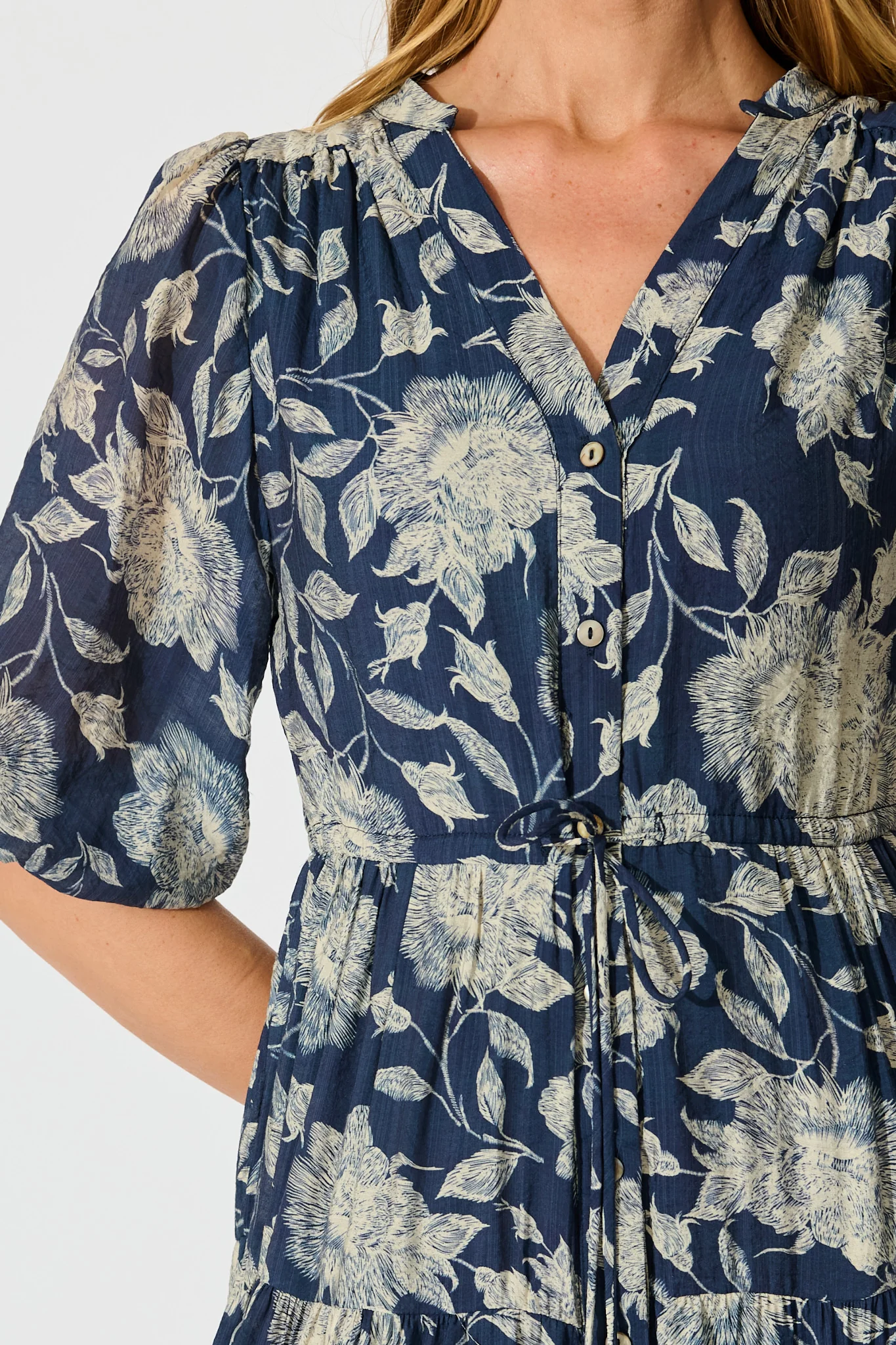Messina Midi Dress in Navy with Cream Floral - Image 5