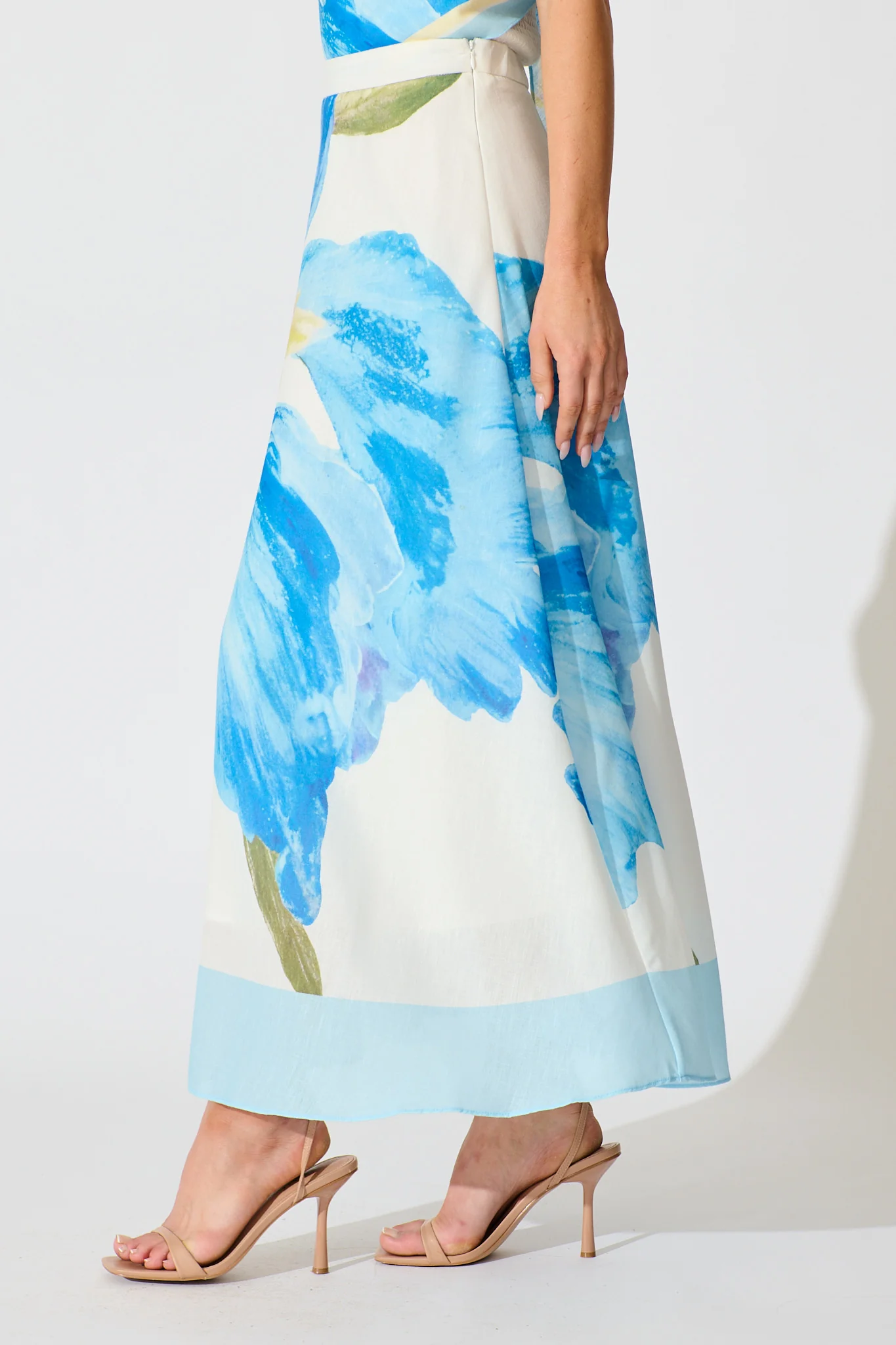 Mireya Maxi Skirt in Blue Floral - Image 2