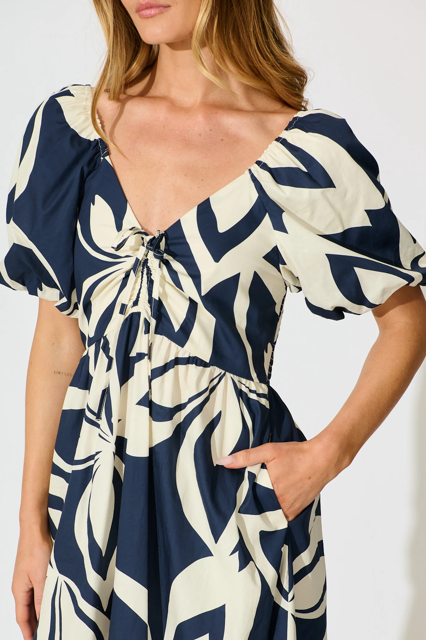 Mirna Maxi Dress in Navy with Cream Leaf Print Cotton - Image 5