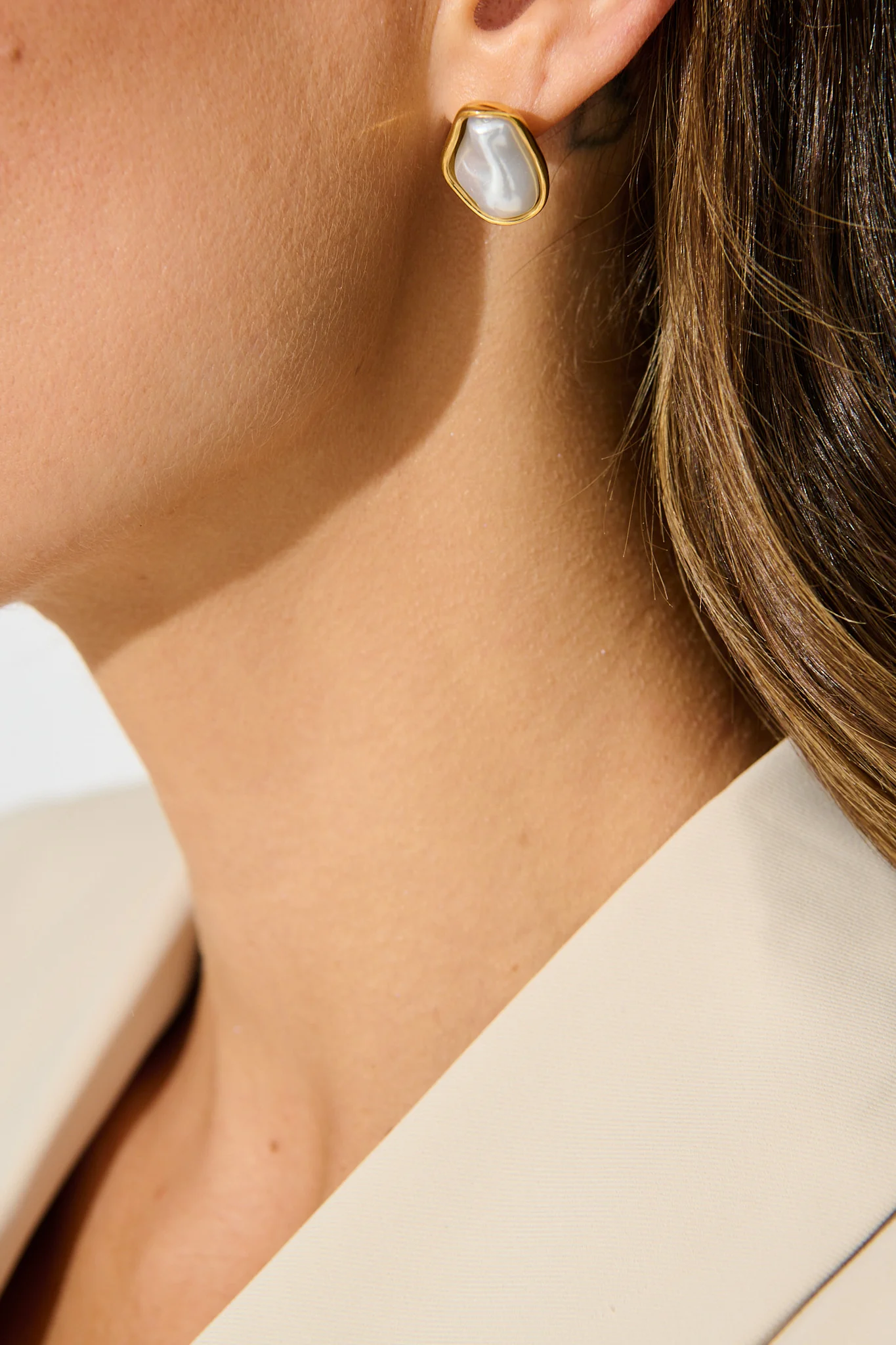 Odette Earrings in 18K Gold with Pearl - Image 3