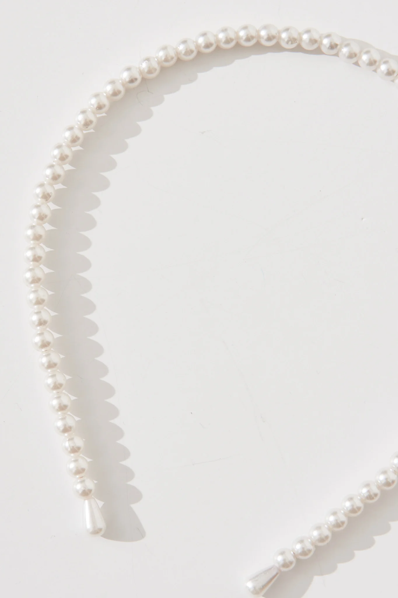 Pearl Headband In White - Image 10