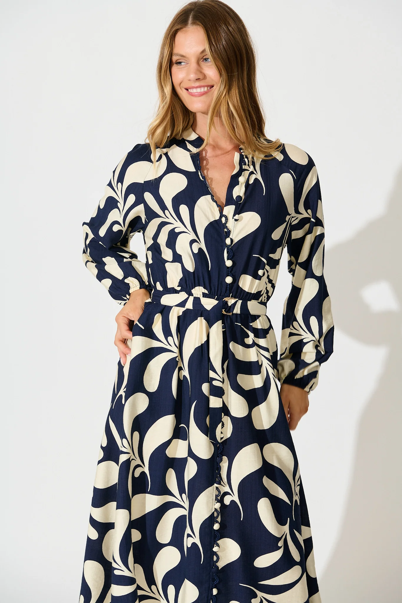 Peyton Midi Dress in Navy with White Print - Image 2