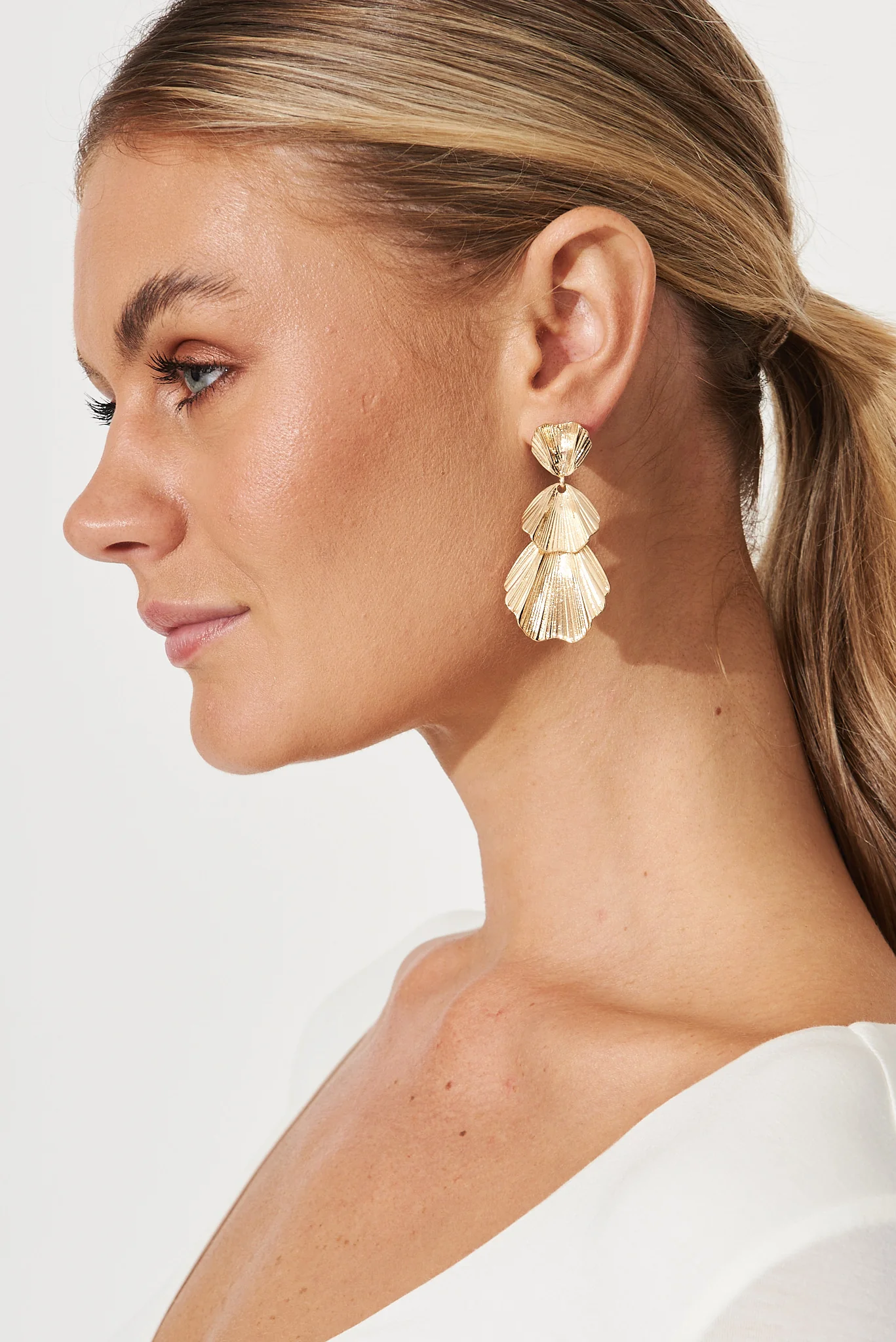 Primrose Drop Earrings In Gold - Image 3
