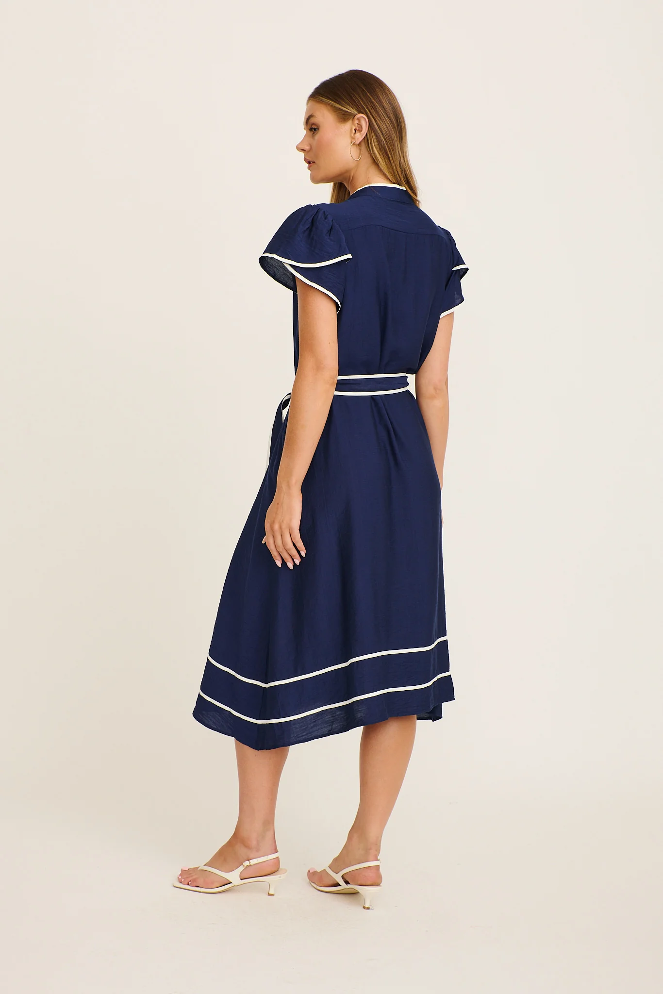 Pristin Midi Dress in Navy Linen Blend - Image 4
