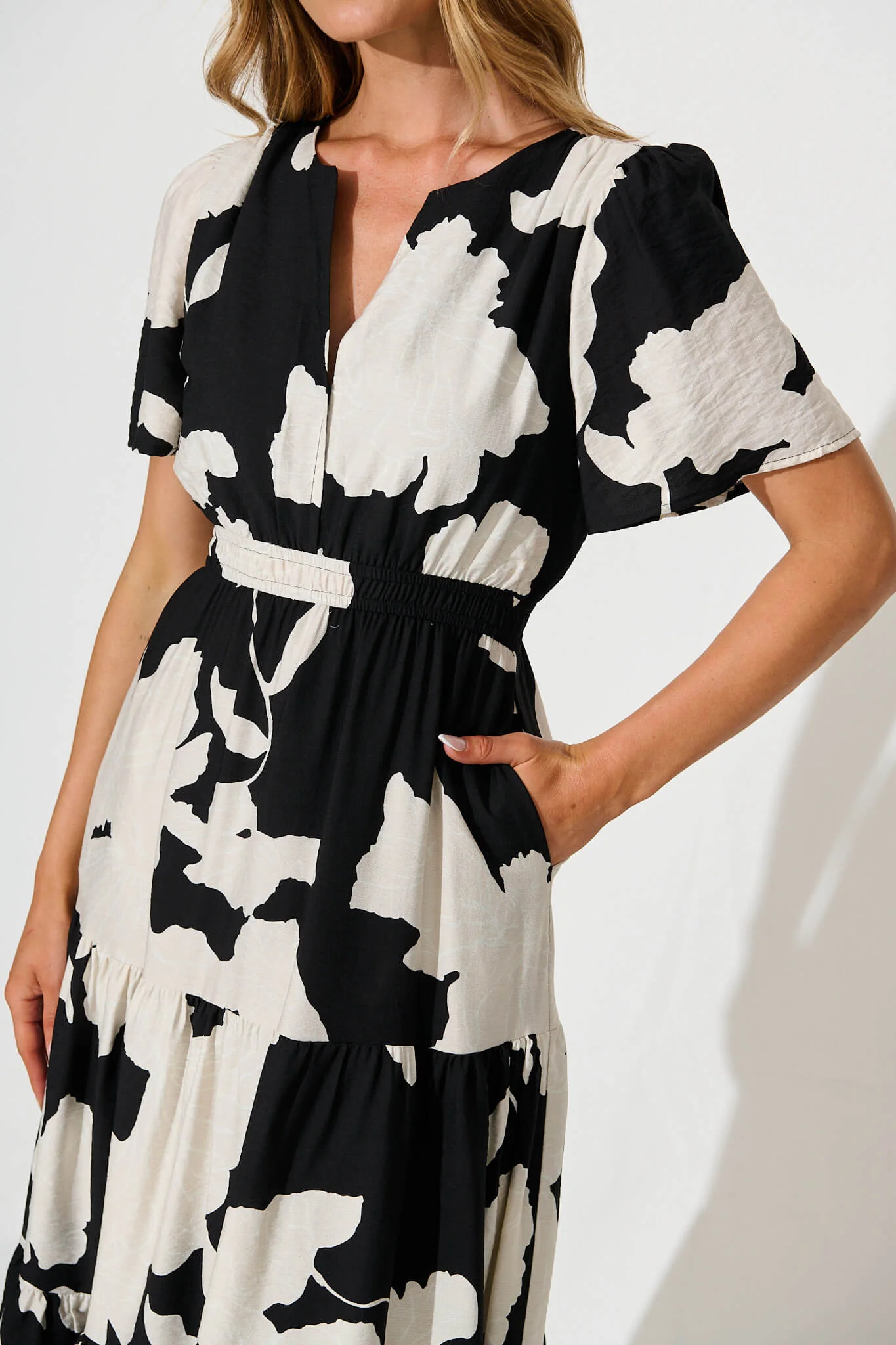 Queeva Midi Dress in Black with Cream Floral - Image 5