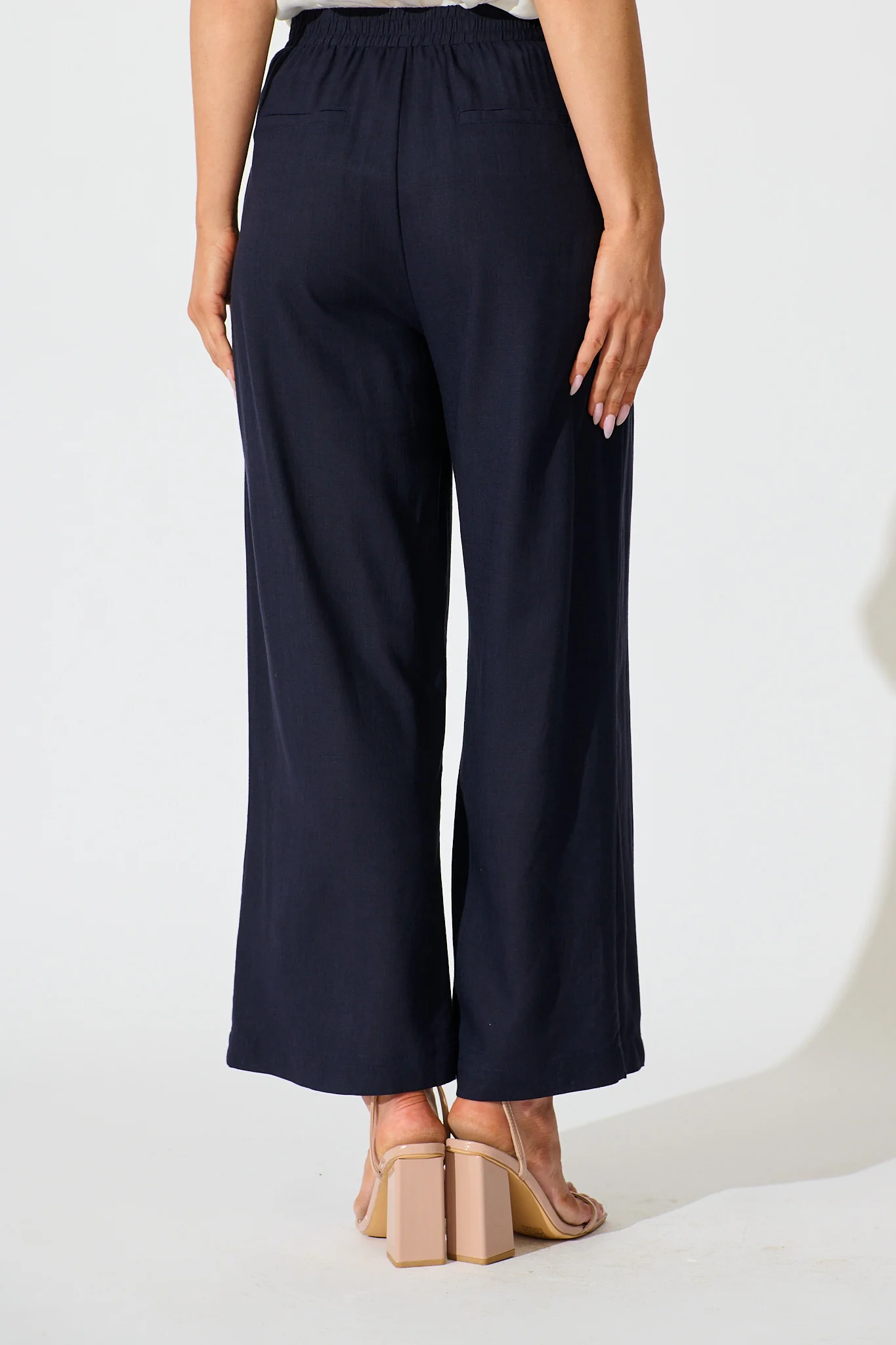 Refined Ease Pant in Navy Linen Blend - Image 3