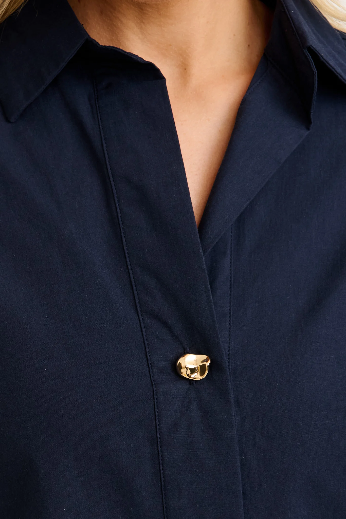 Refined Shirt in Navy Cotton - Image 7