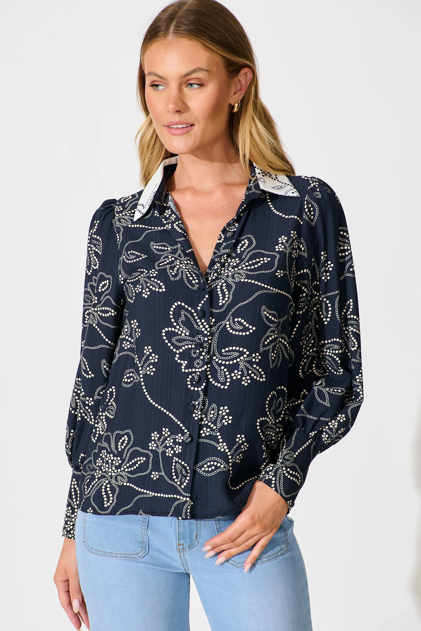 Relic Shirt in Navy