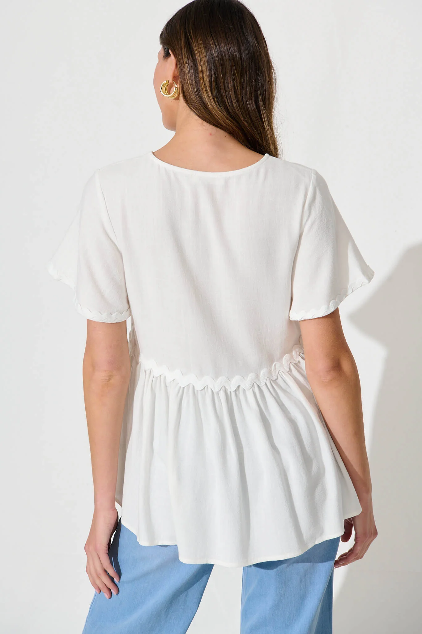 Rory Top In White With Ric Rac Trim Linen Blend - Image 3