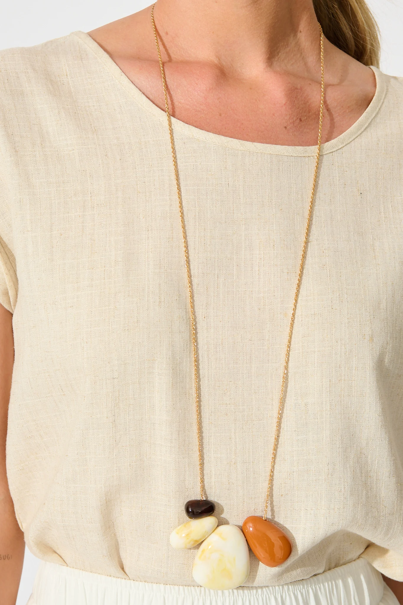 Sabina Pendant Necklace in Multi Resin Pebble - Image 5