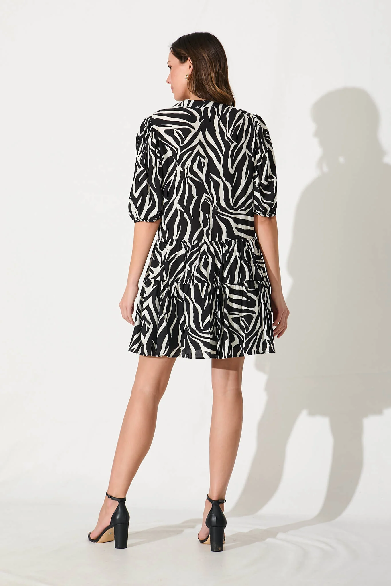 Sada Dress In Black And Cream Print - Image 4