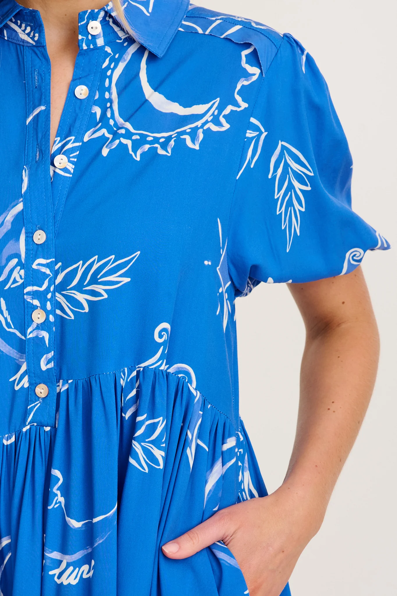 Sana Dress in Blue with White Print - Image 5