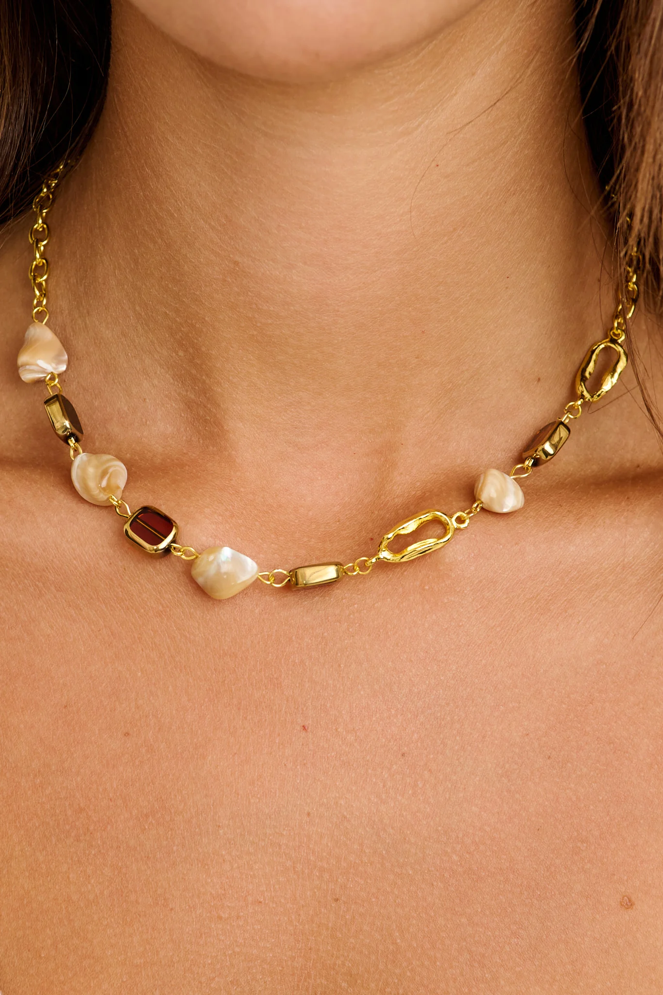 Soraya Necklace in Gold with Amber Resin