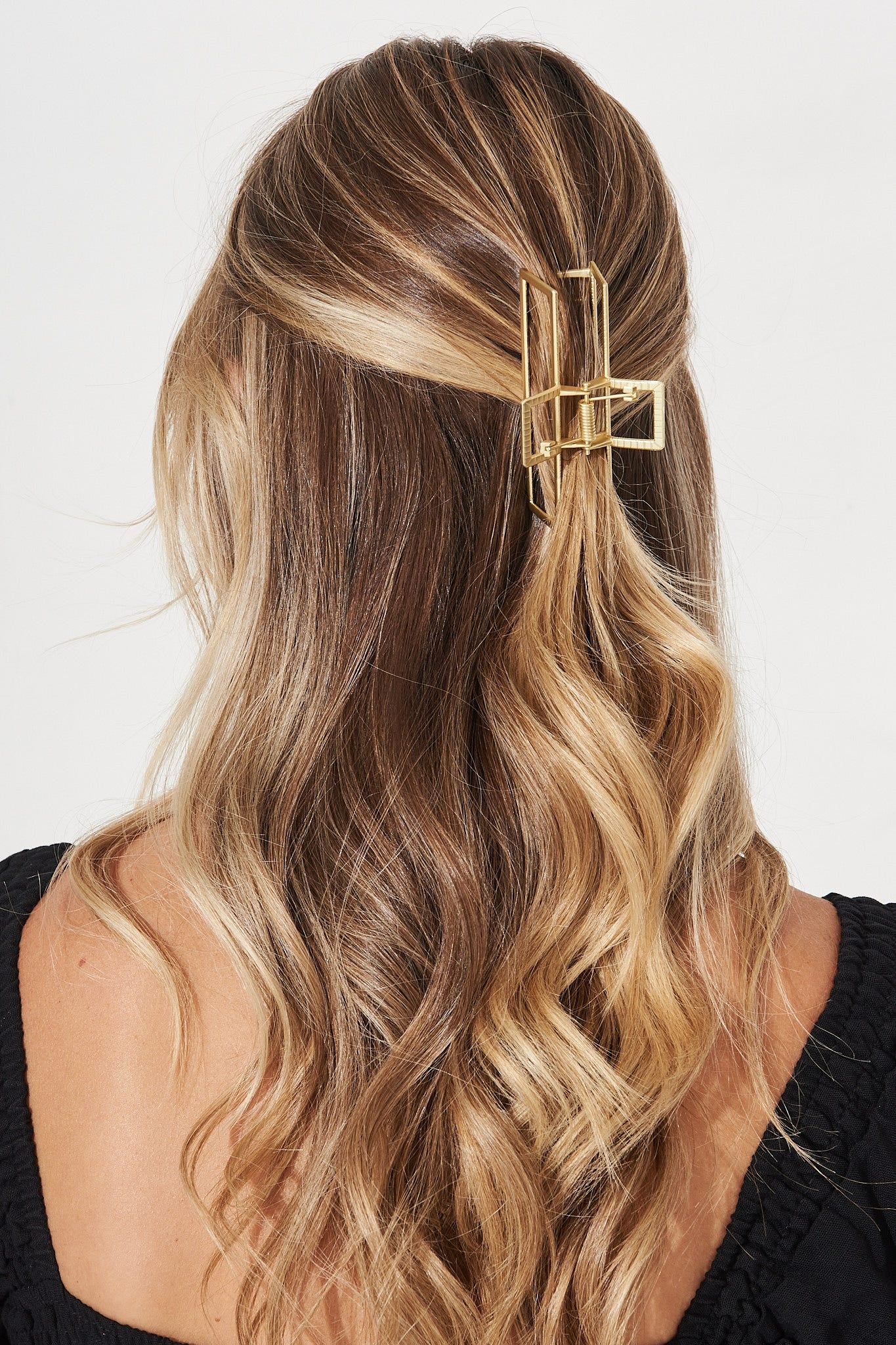 Squarie Hair Claw In Gold - Image 3