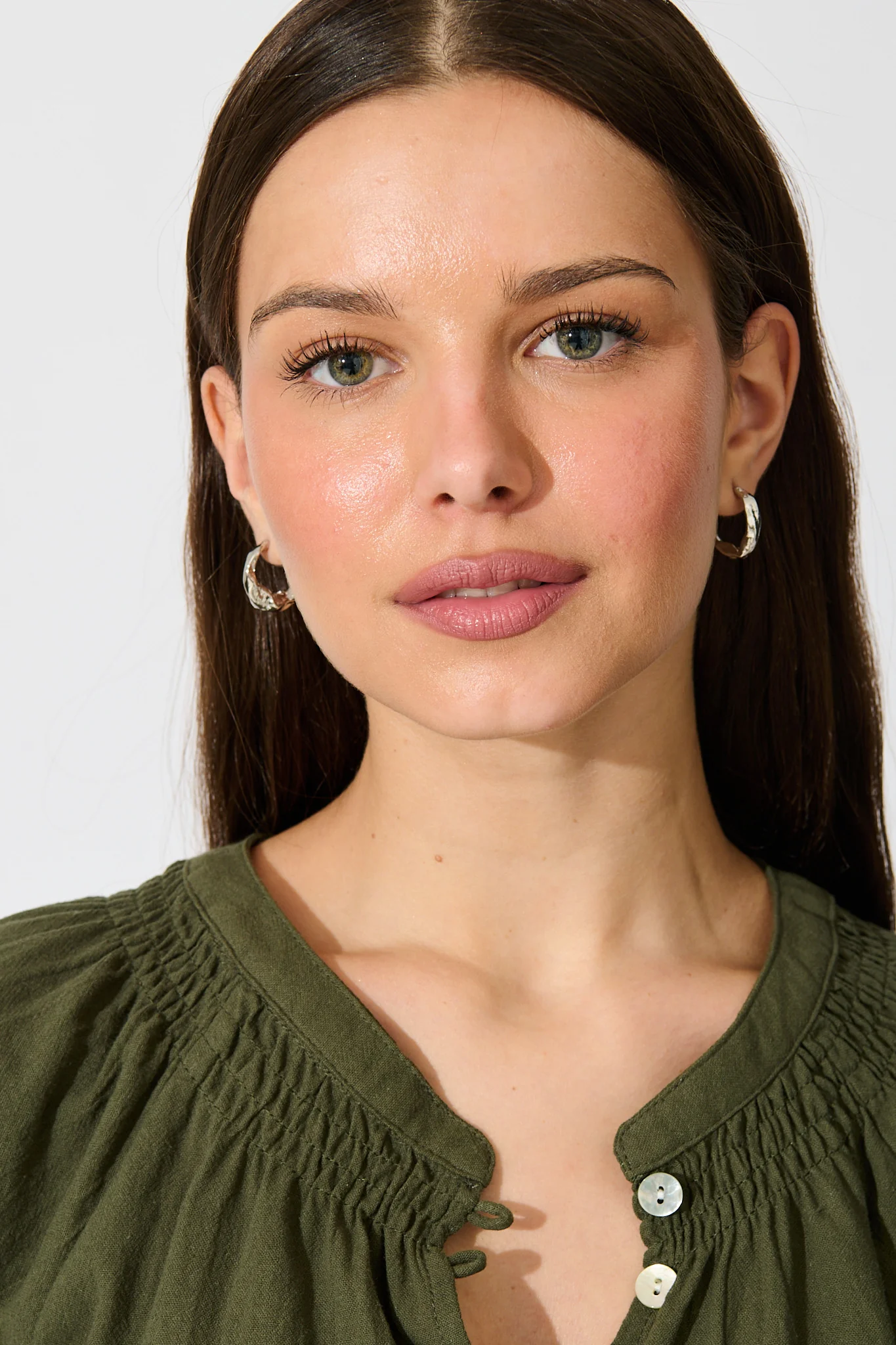Stare Hoop Earrings in Silver - Image 4
