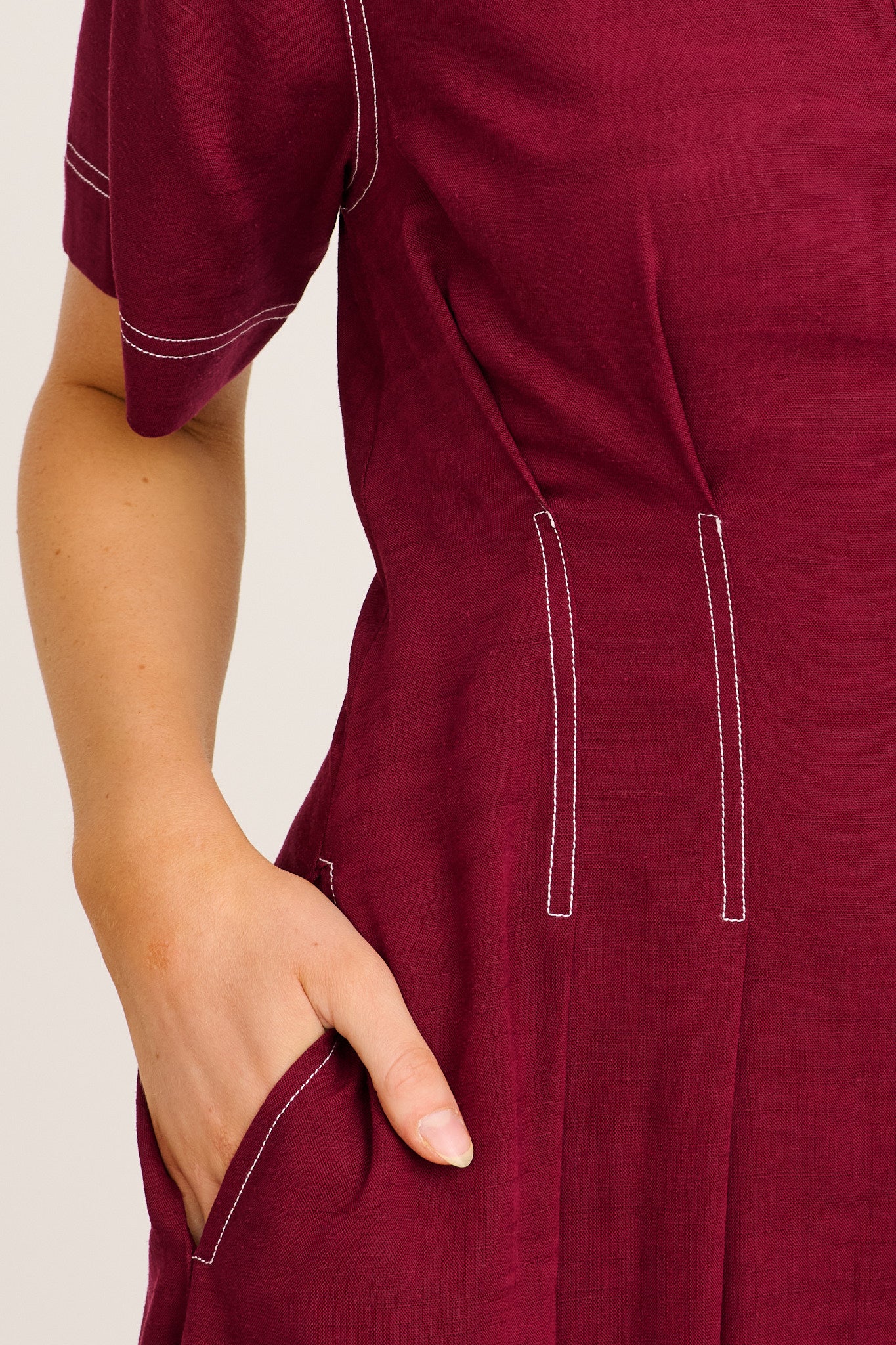 Stylish Structure Midi Shirt Dress in Wine Linen Blend - Image 5