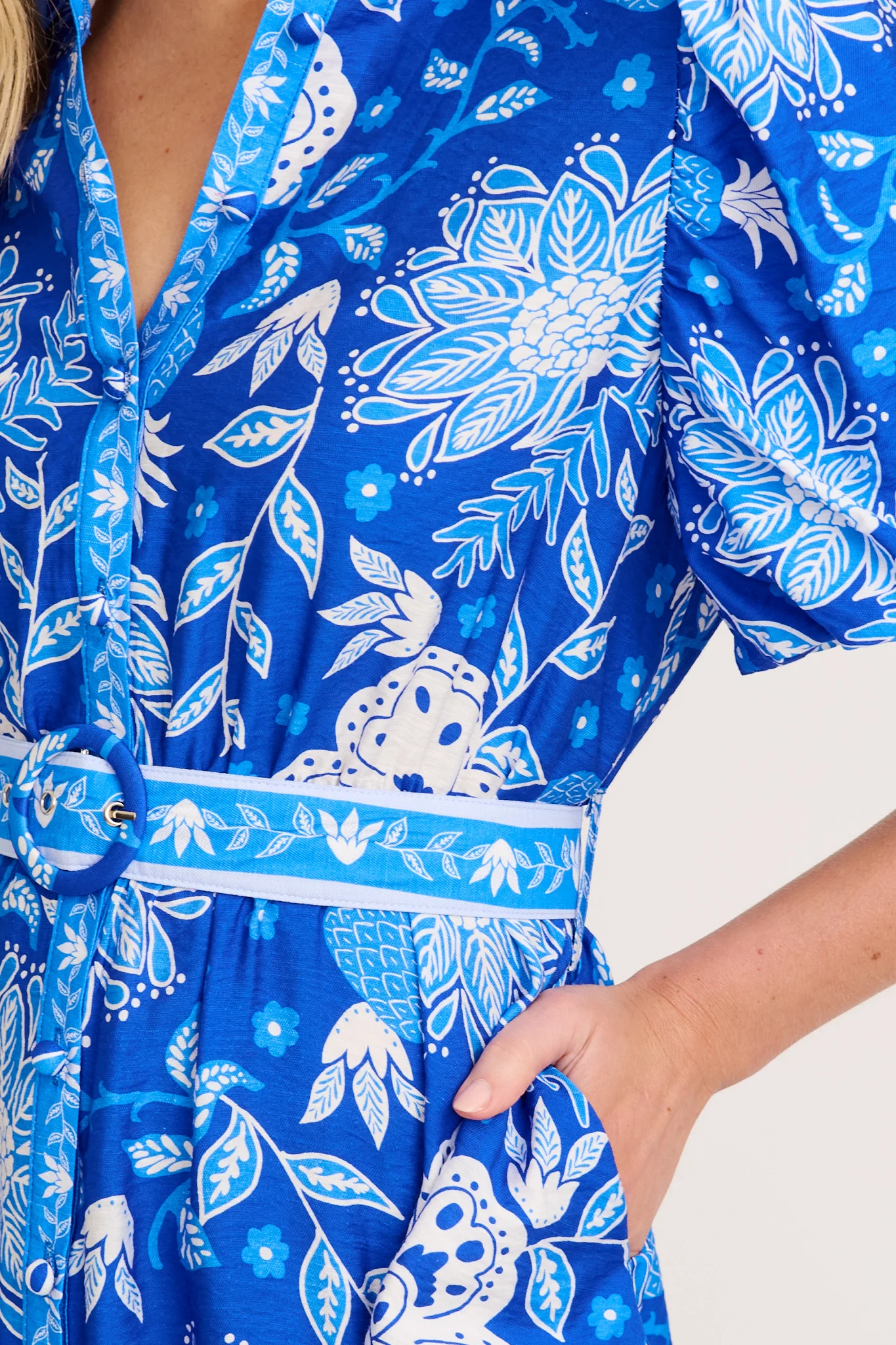 Tainy Shirt Dress in Blue with White Floral Linen Blend - Image 5
