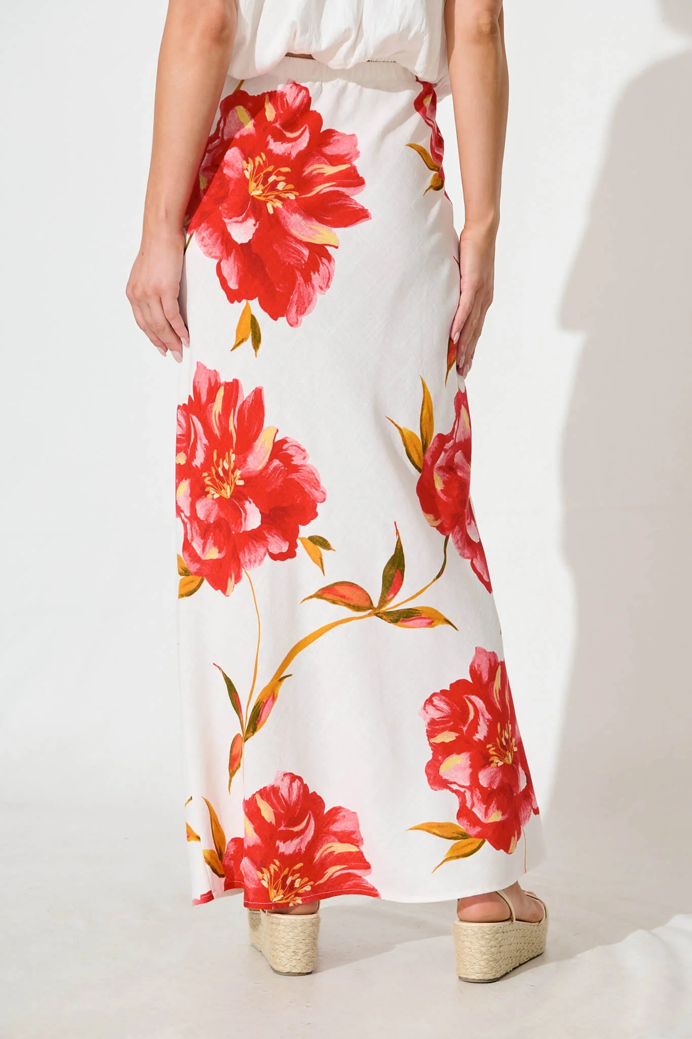 Tamina Maxi Skirt in White With Red Flower Linen Blend - Image 6