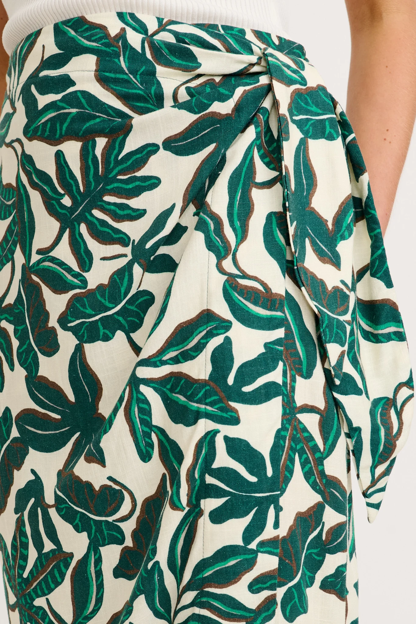 Tanis Midi Wrap Skirt in Emerald and Cream Leaf Linen Blend - Image 5