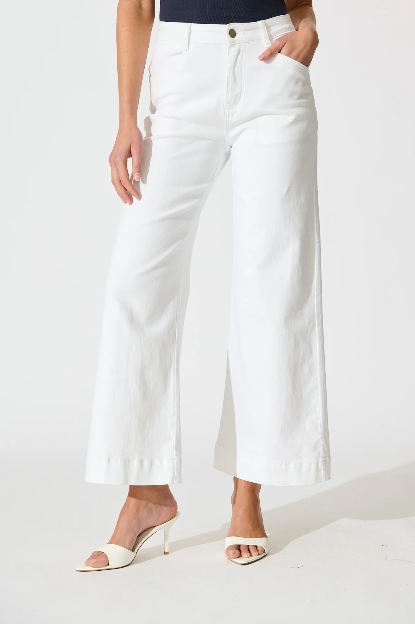 Torin High Rise Wide Leg Jean In White Denim - Image 3