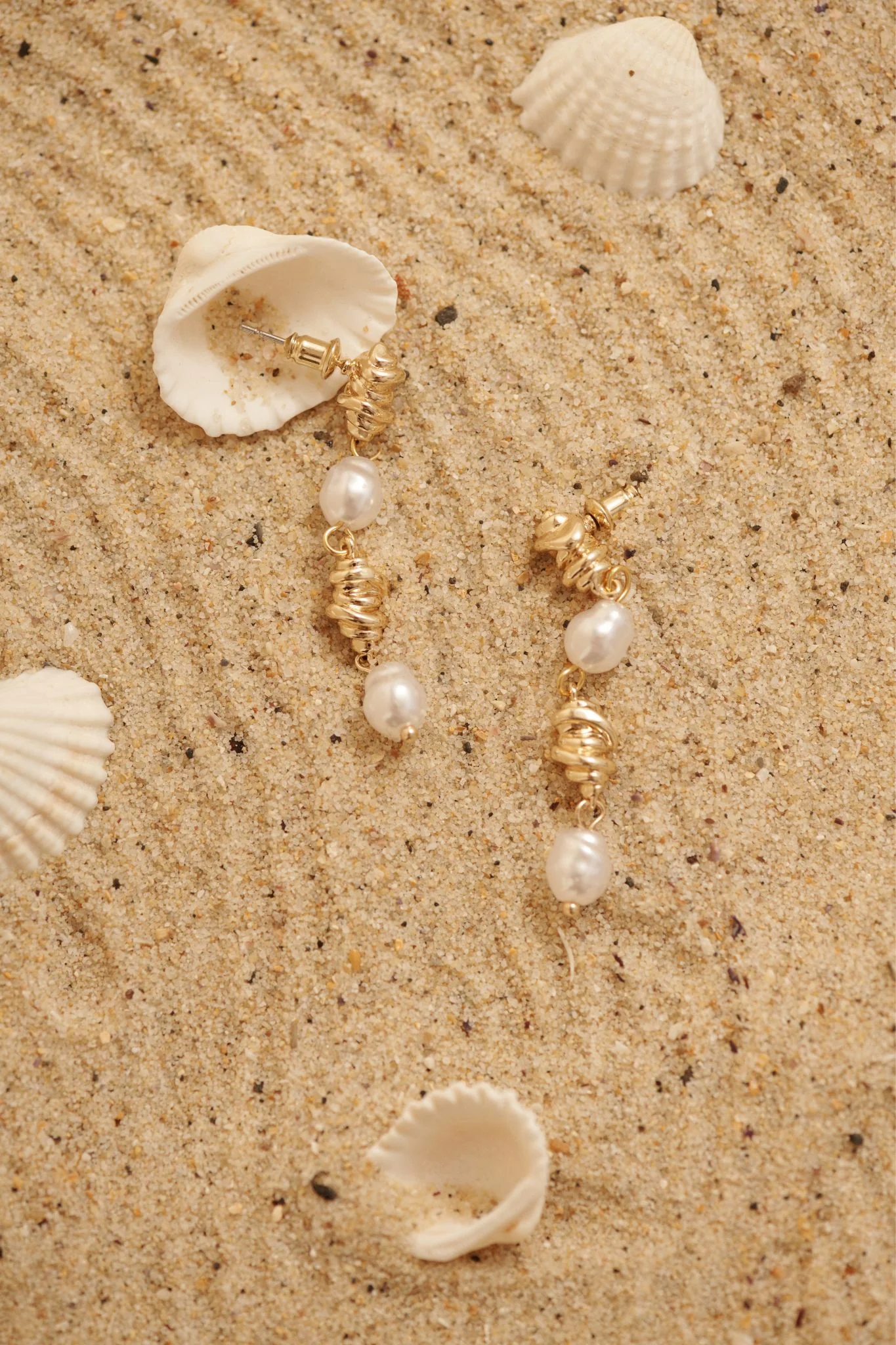 Vera Drop Earrings in 18K Gold Sculpted Pearl