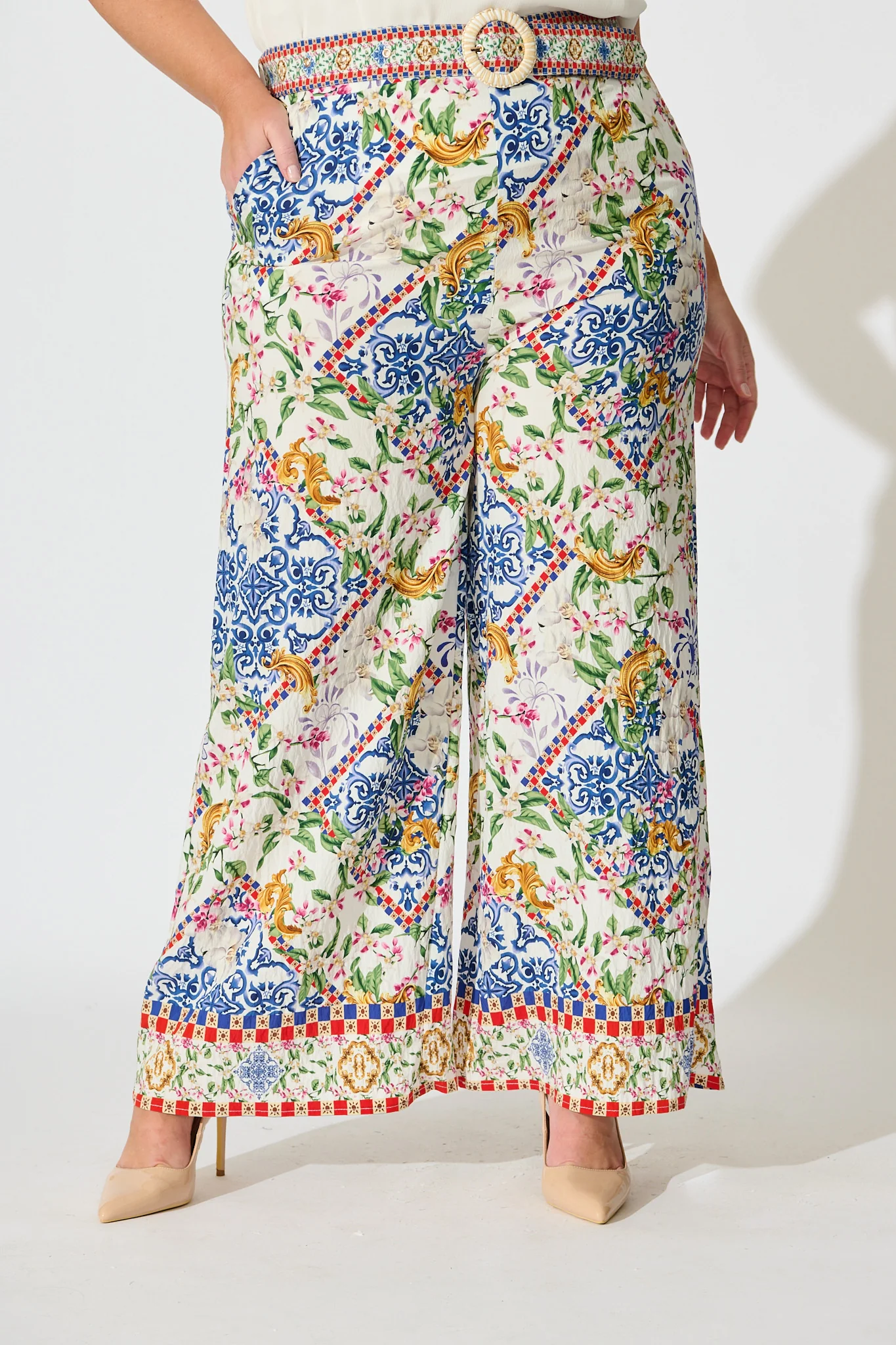 Villa Botanica Pant in White with Multi Print - Image 7