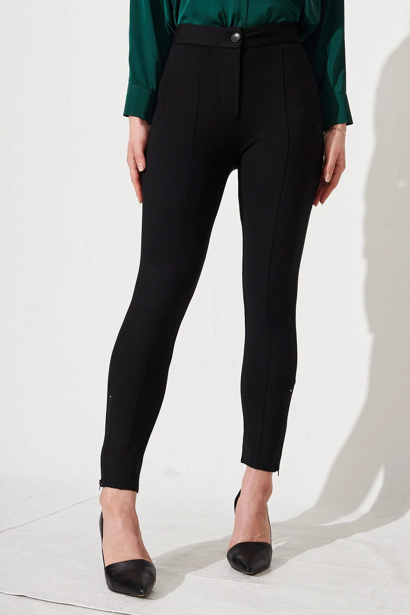 Workflow Stretch Pocket Zip Pants in Black - Image 3